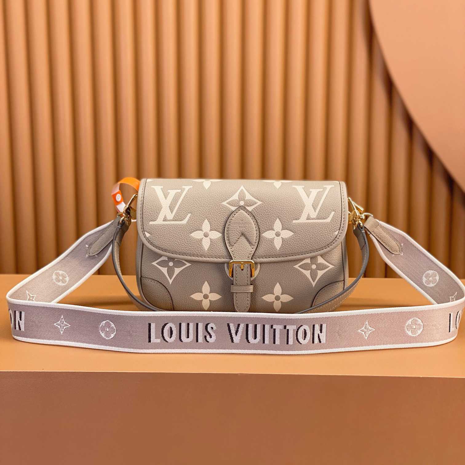 Louis Vuitton Diane (23 x 16 x 8.5cm)  M46583 - EUR FASHION