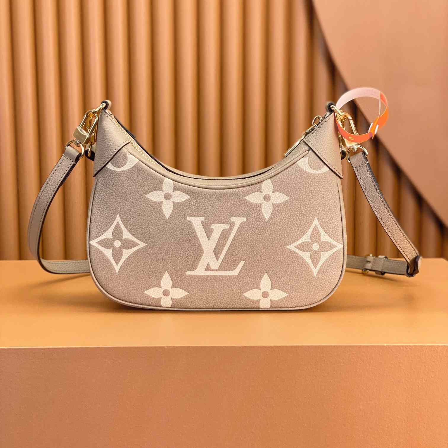 Louis Vuitton Bagatelle (24x18x7cm)      M46112 - EUR FASHION