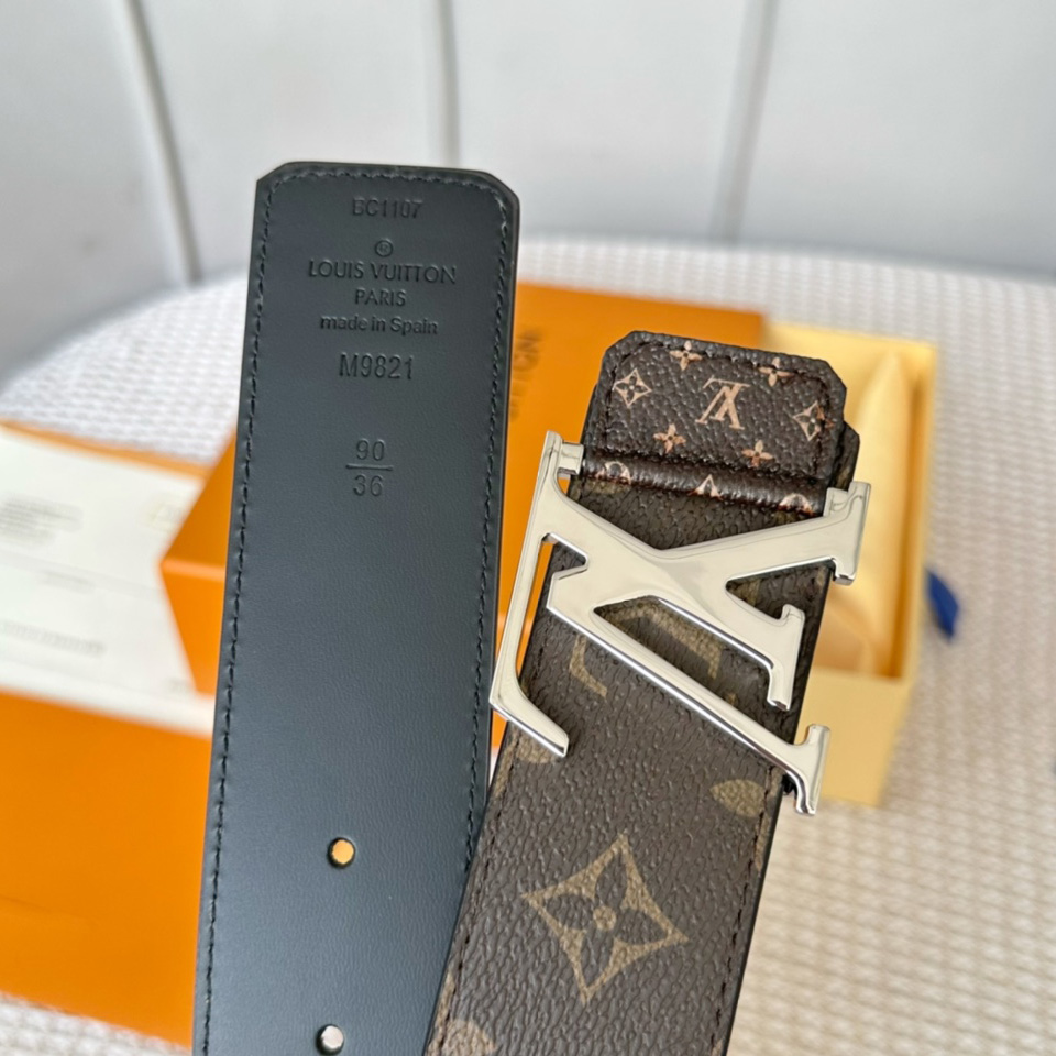 Louis Vuitton LV Tag 40MM Reversible Belt     M0686Q - EUR FASHION