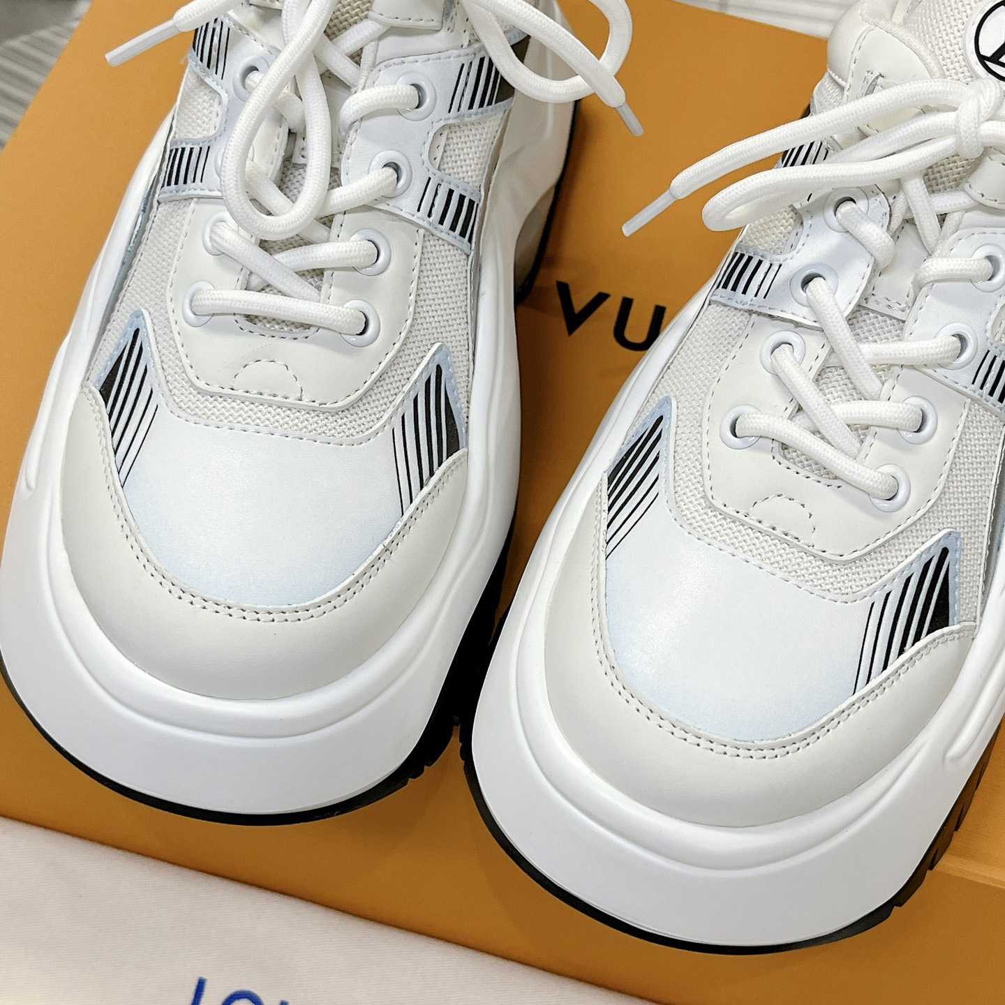 Louis Vuitton LV Archlight 2.0 Platform Sneaker    1ABI0L - EUR FASHION