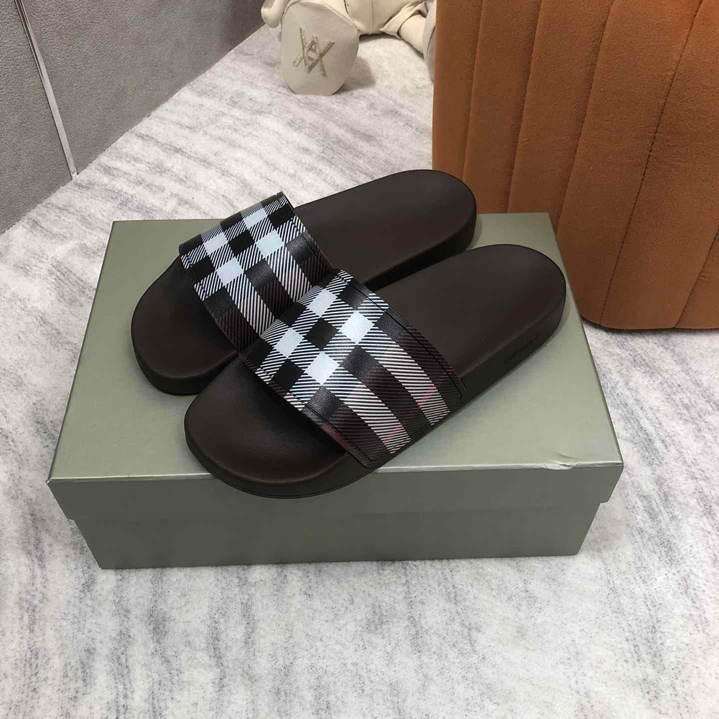 Burberry Check Print Slides - EUR FASHION