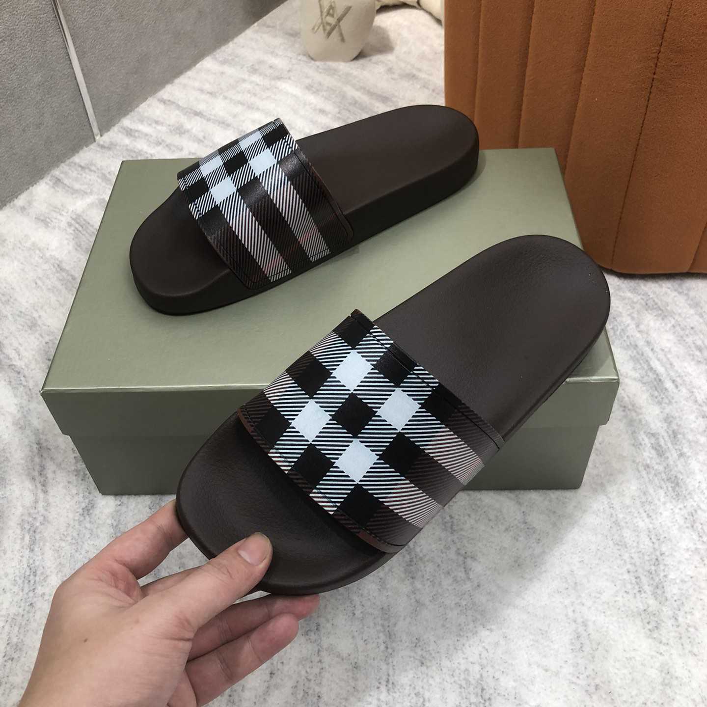 Burberry Check Print Slides - EUR FASHION