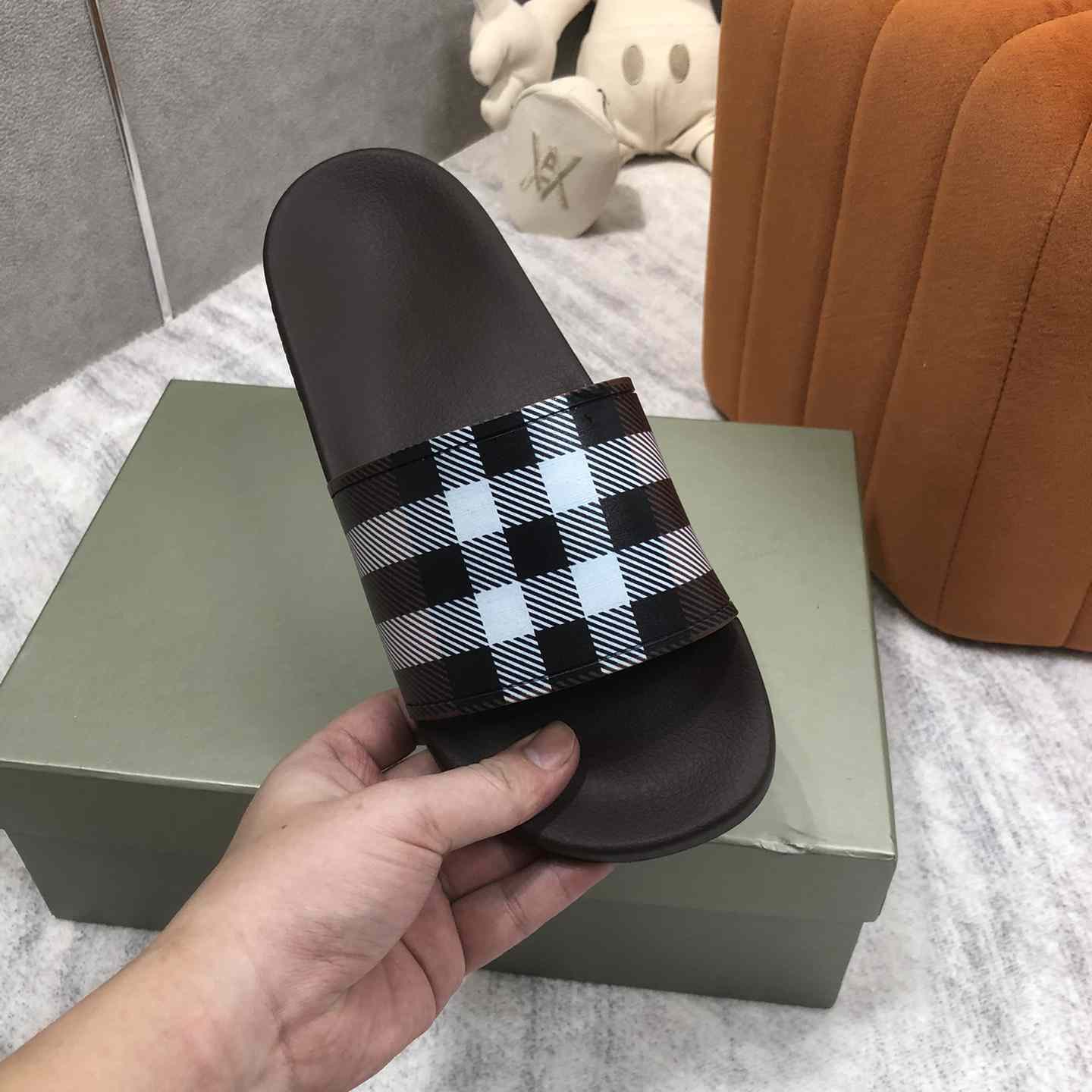 Burberry Check Print Slides - EUR FASHION