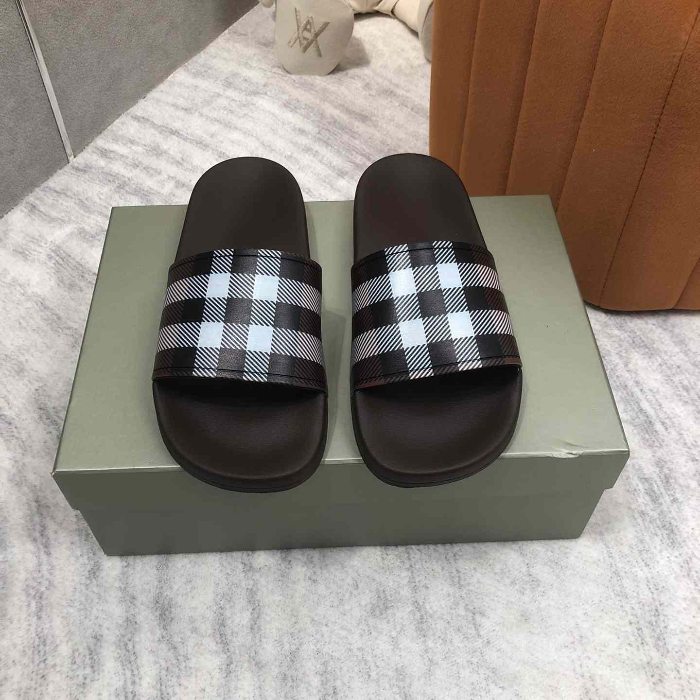 Burberry Check Print Slides - EUR FASHION