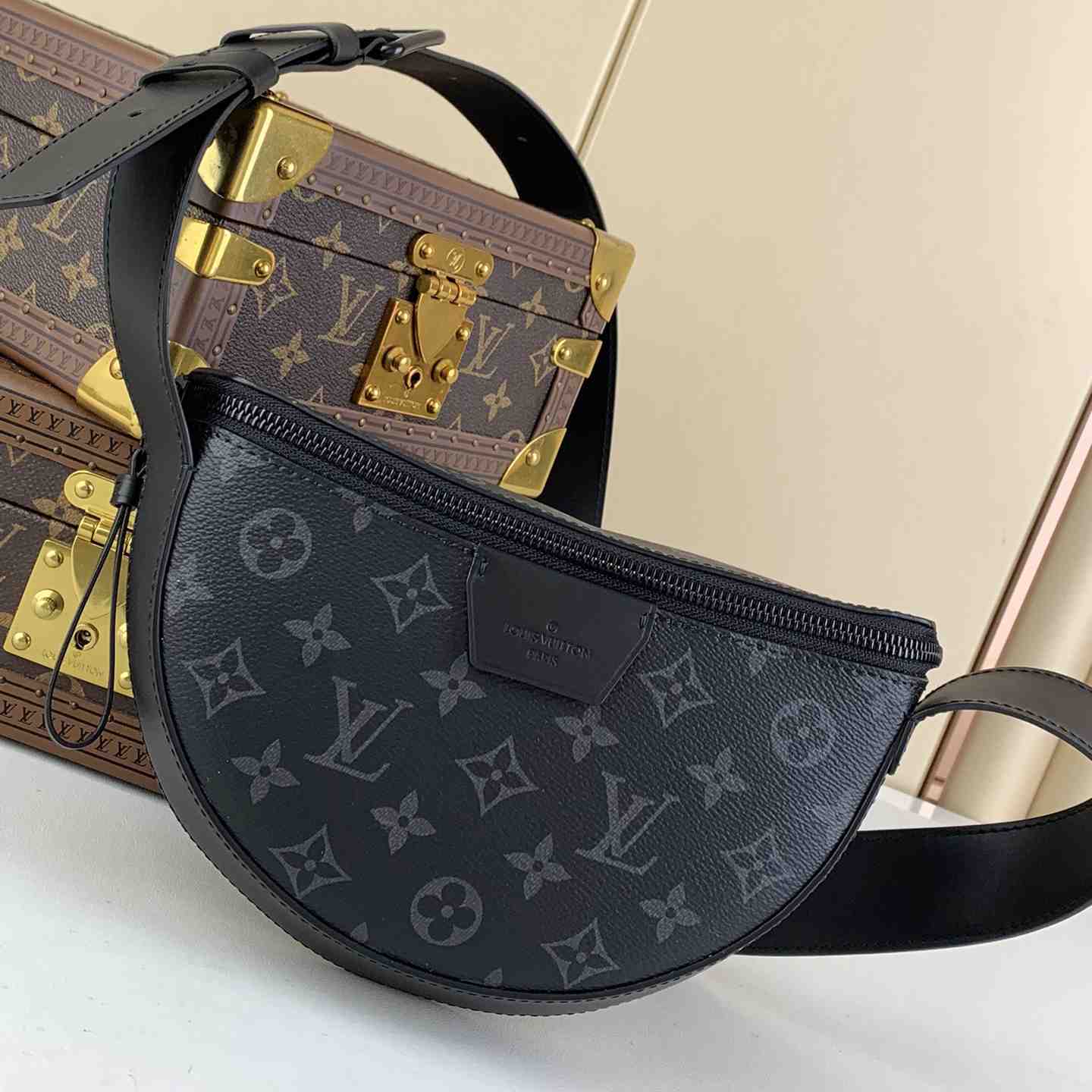 Louis Vuitton LV Moon Crossbody (24.5 x 16 x4.5cm)  M23835 - EUR FASHION