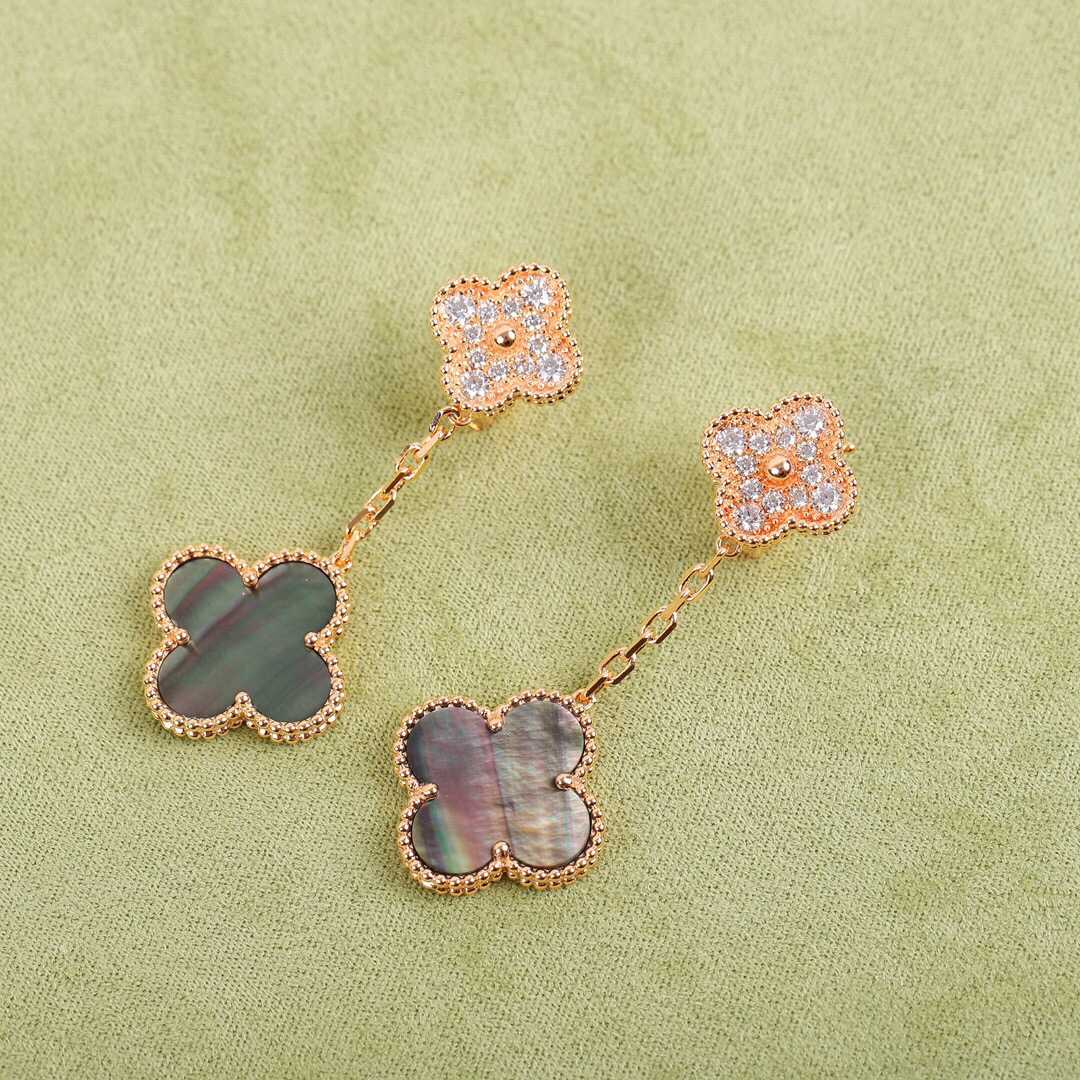 Van Cleef & Arpels Magic Alhambra Earrings, 2 Motifs - EUR FASHION