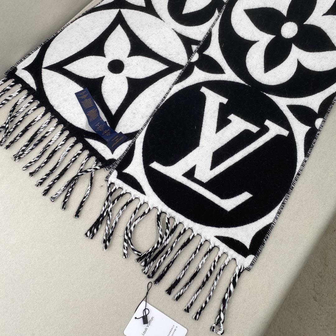 Louis Vuitton LV Medallion Scarf - EUR FASHION