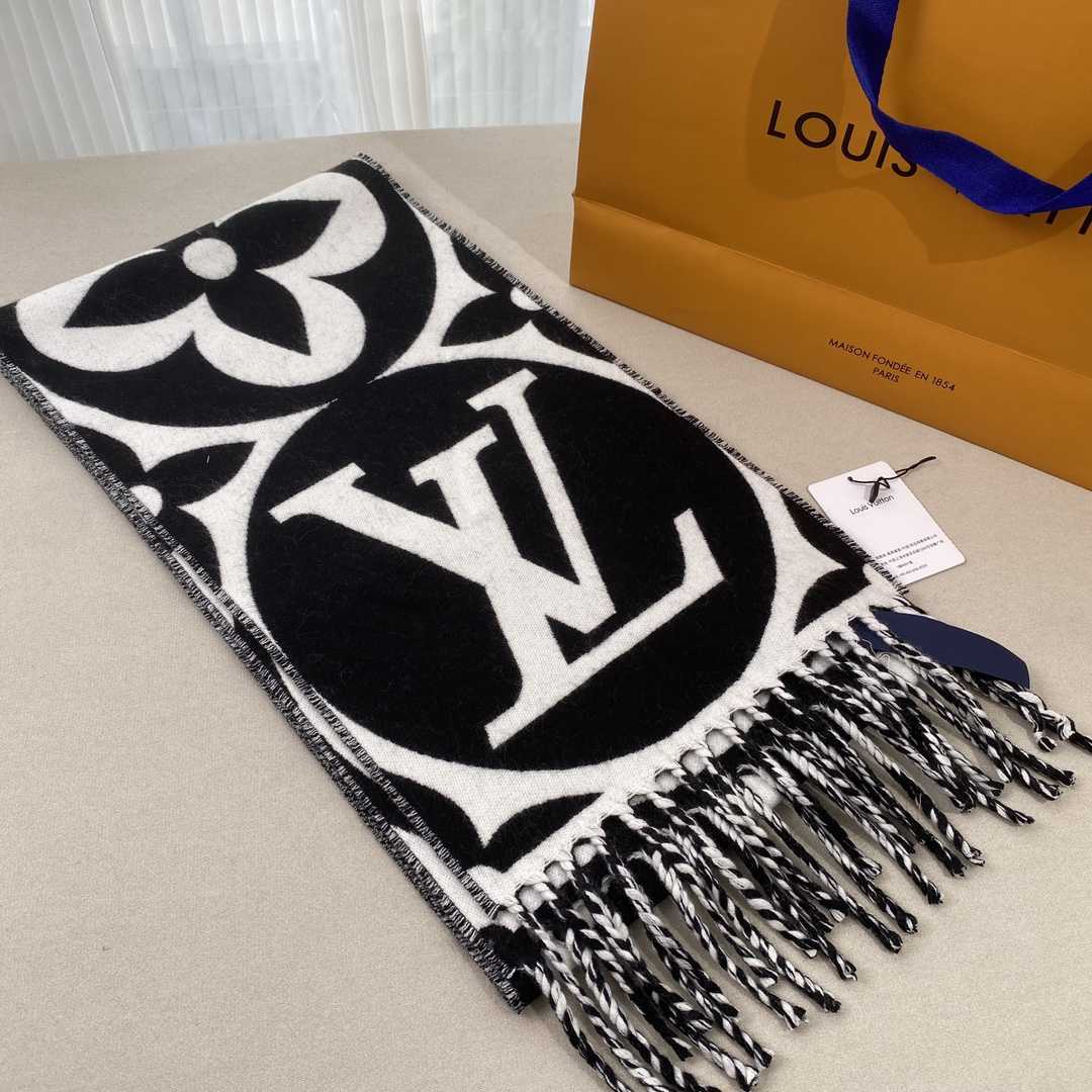 Louis Vuitton LV Medallion Scarf - EUR FASHION