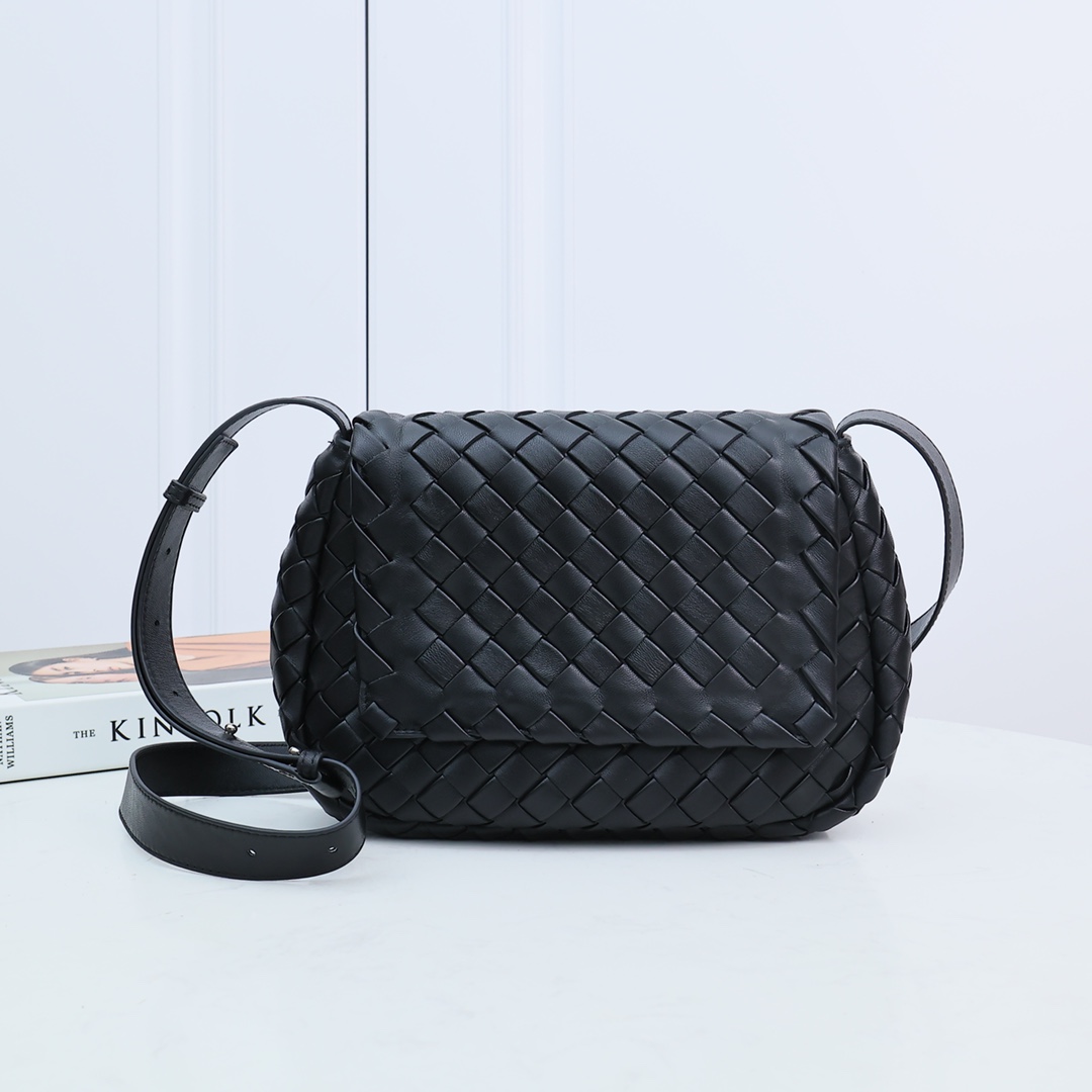 Bottega Veneta Small Cobble Messenger - EUR FASHION