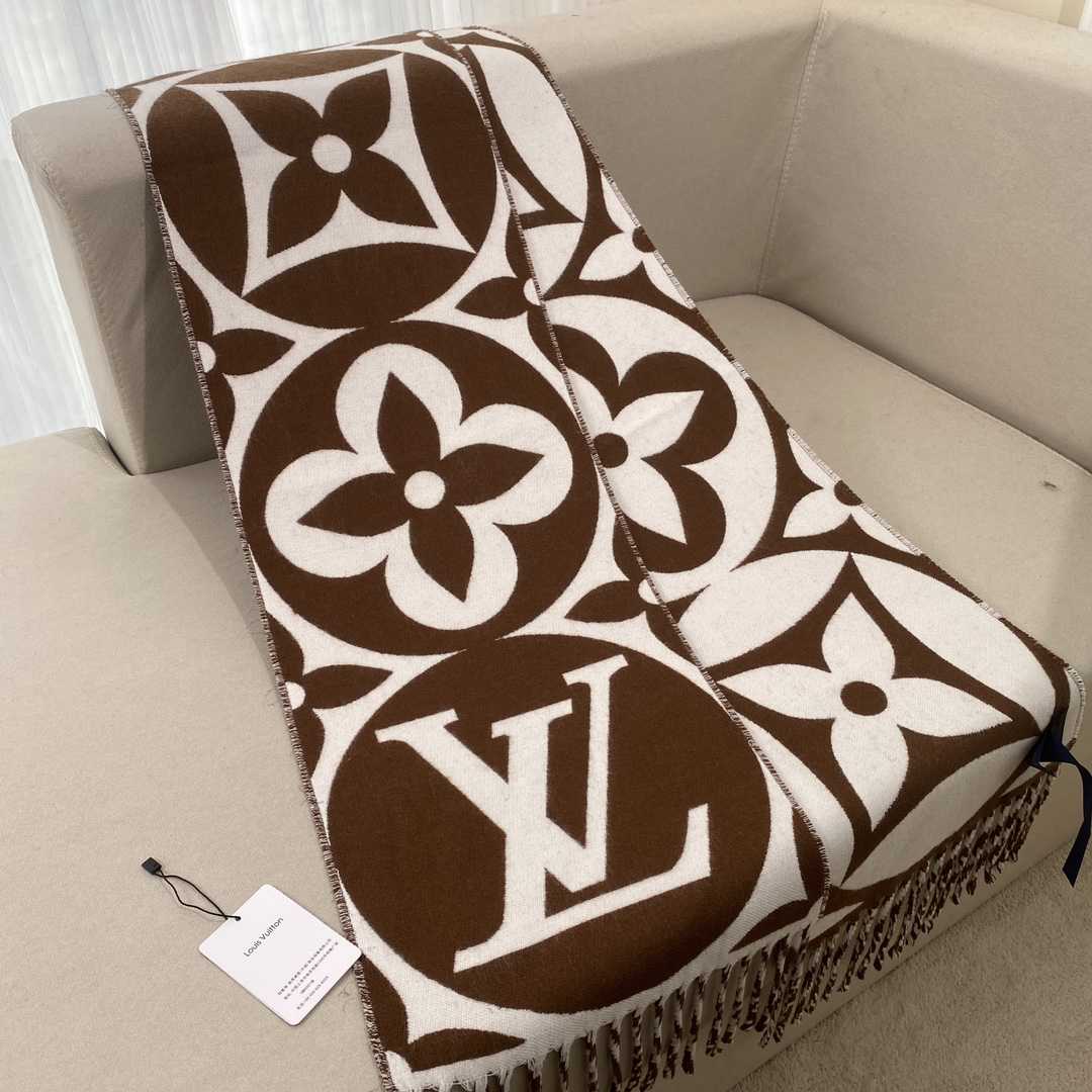 Louis Vuitton LV Medallion Scarf - EUR FASHION