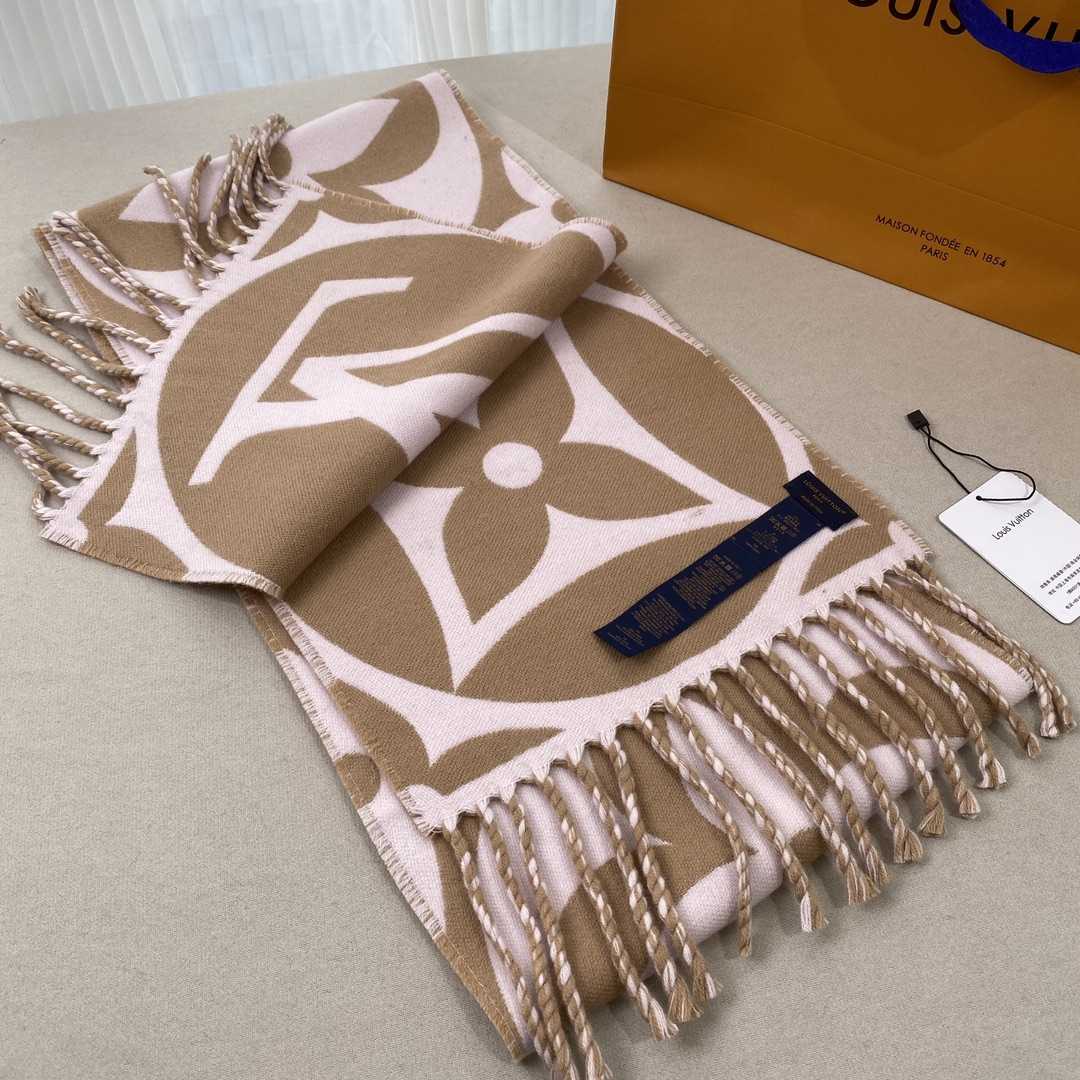 Louis Vuitton LV Medallion Scarf - EUR FASHION