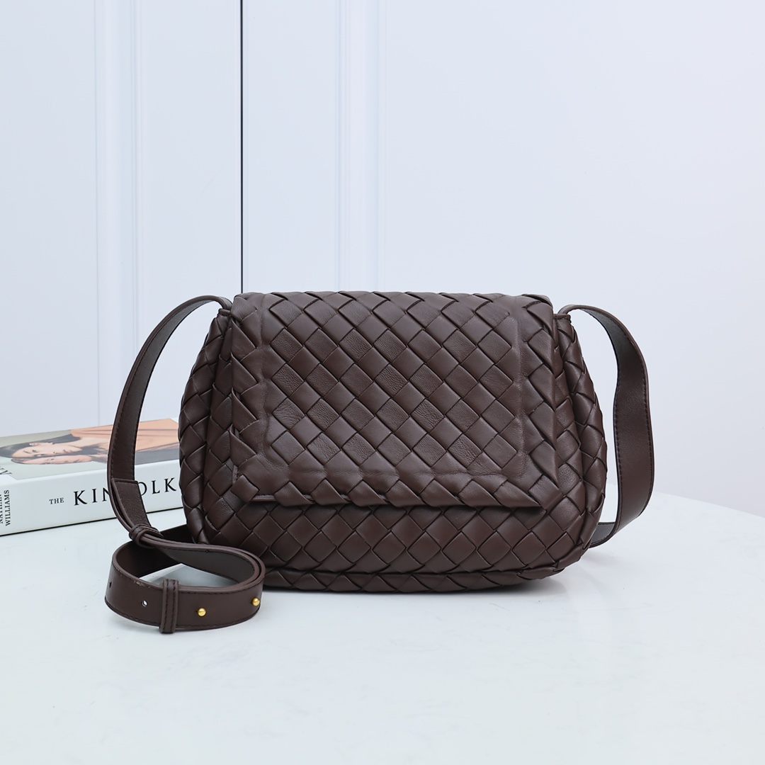 Bottega Veneta Small Cobble Messenger - EUR FASHION