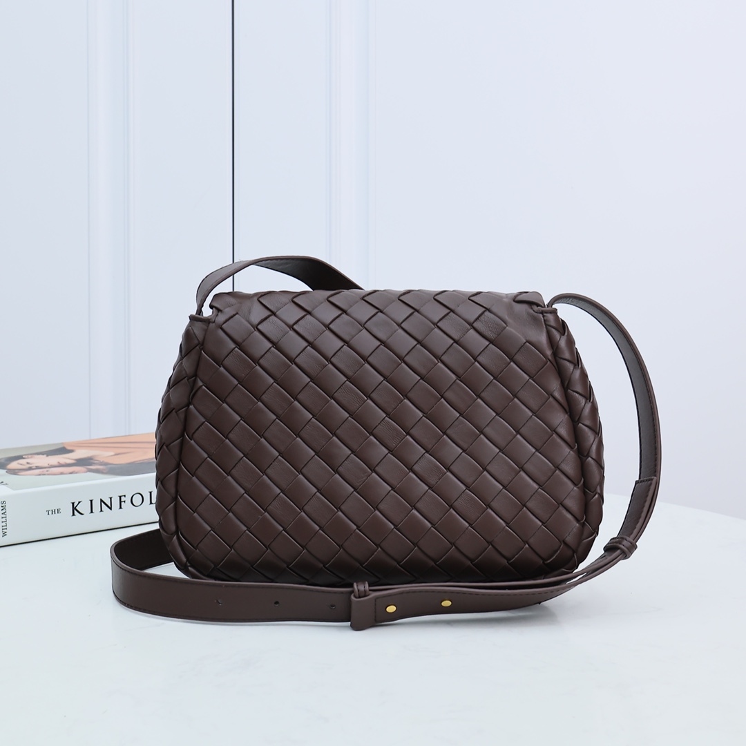 Bottega Veneta Small Cobble Messenger - EUR FASHION