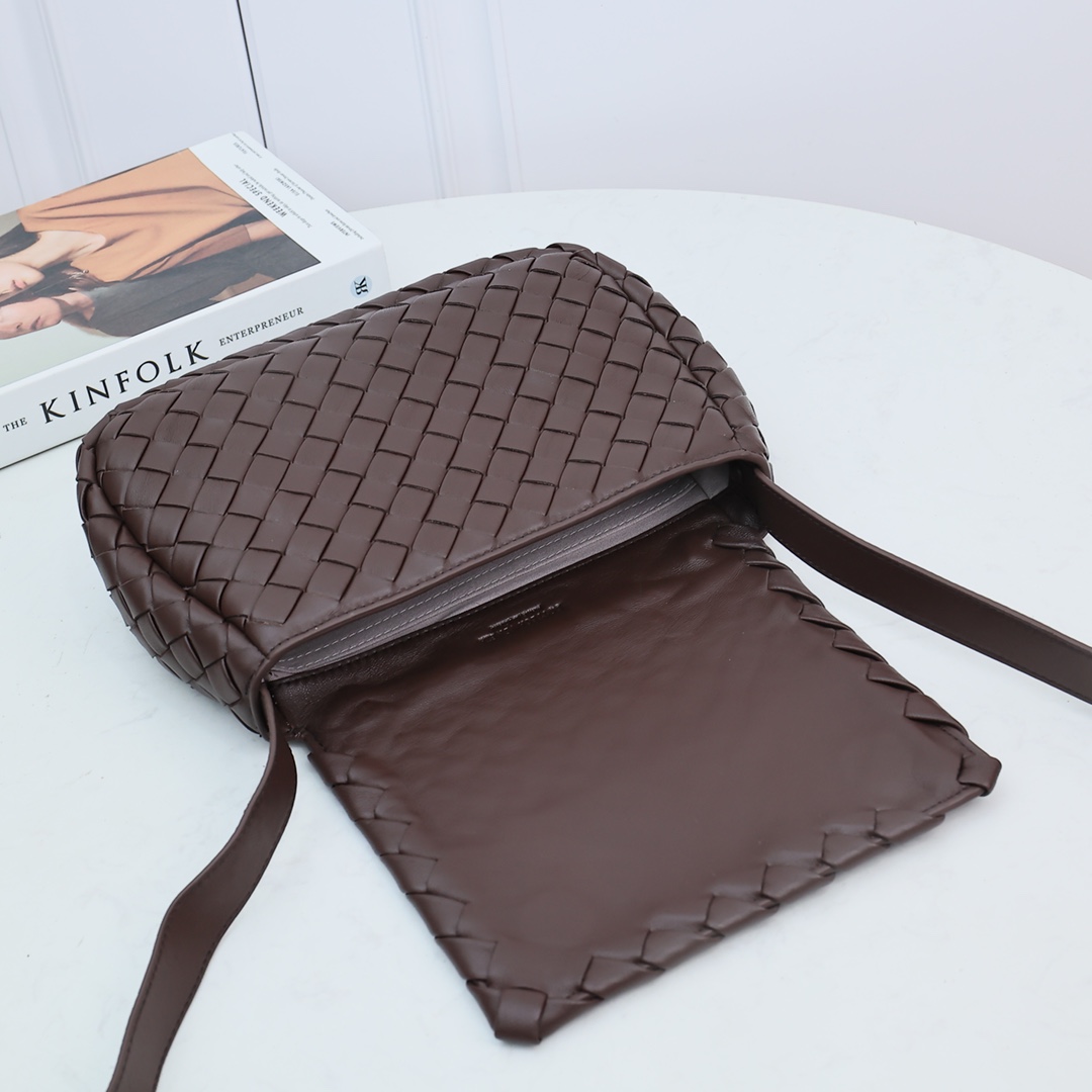 Bottega Veneta Small Cobble Messenger - EUR FASHION