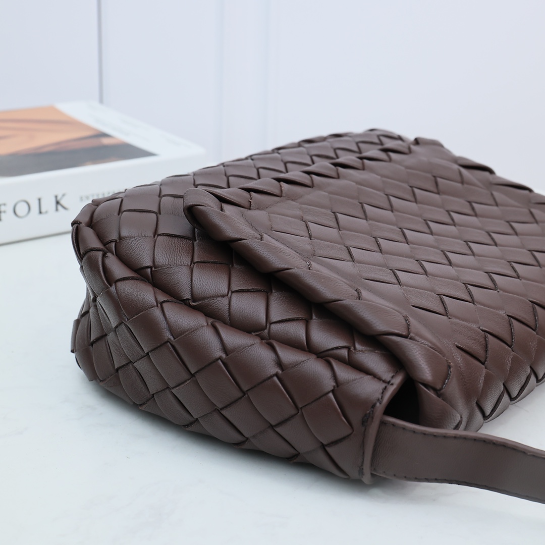 Bottega Veneta Small Cobble Messenger - EUR FASHION