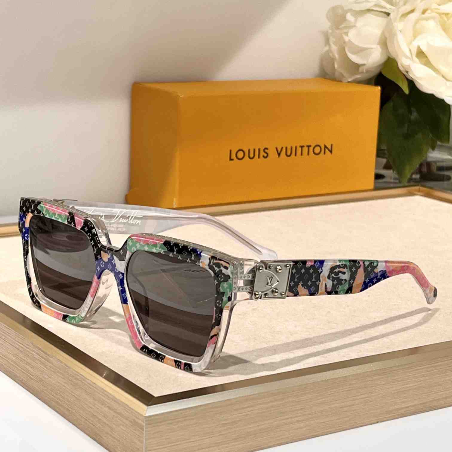 Louis Vuitton 1.1 Millionaires Square Sunglasses  LV96006 - EUR FASHION