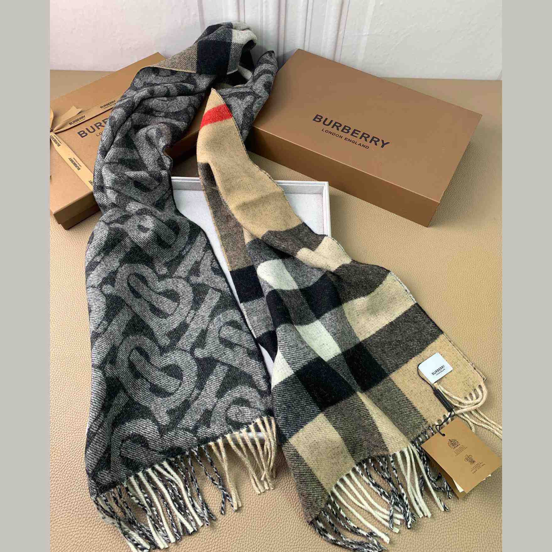 Burberry Check Cashmere Reversible Scarf - EUR FASHION