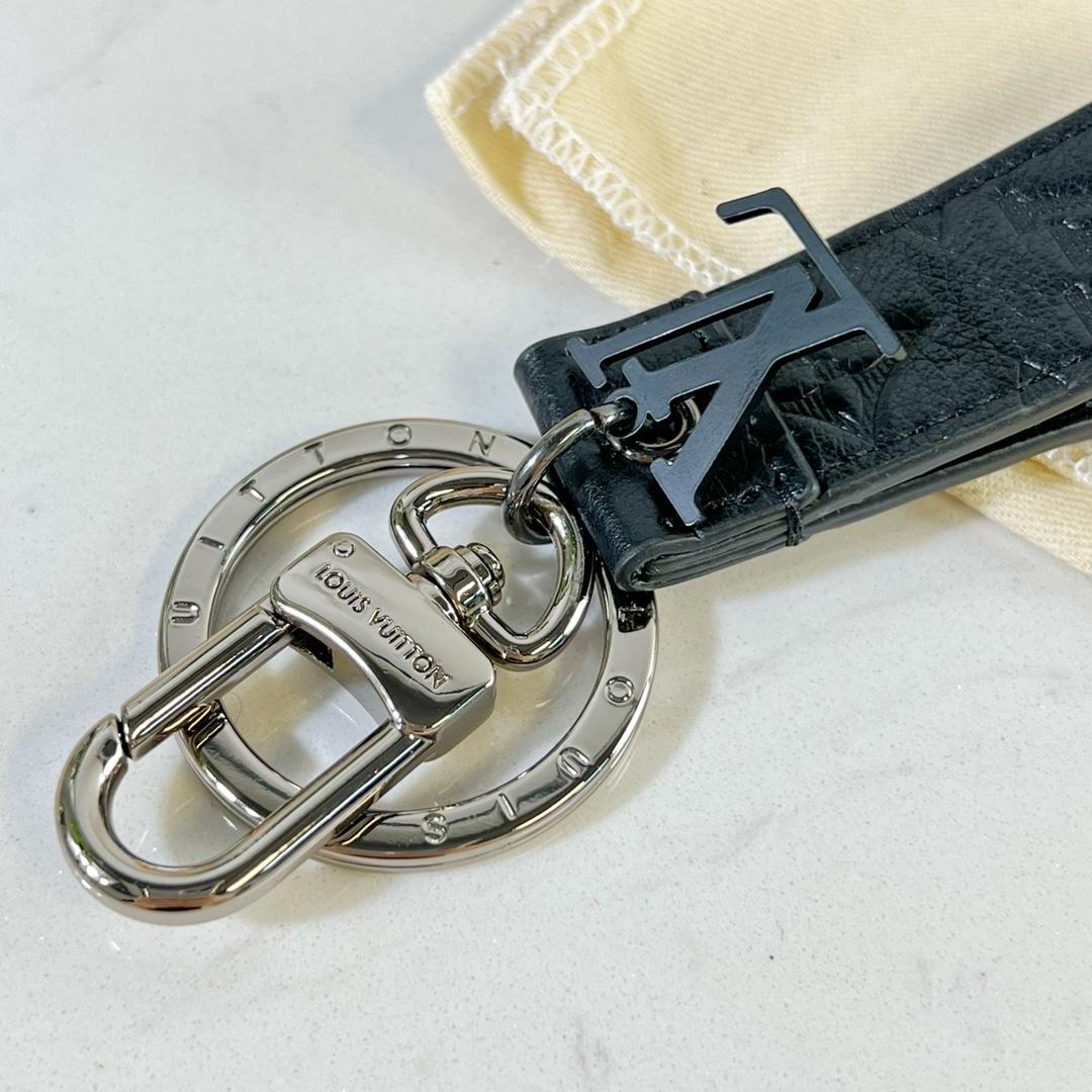 Louis Vuitton LV Shadow Dragonne Key Holder And Bag Charm - EUR FASHION