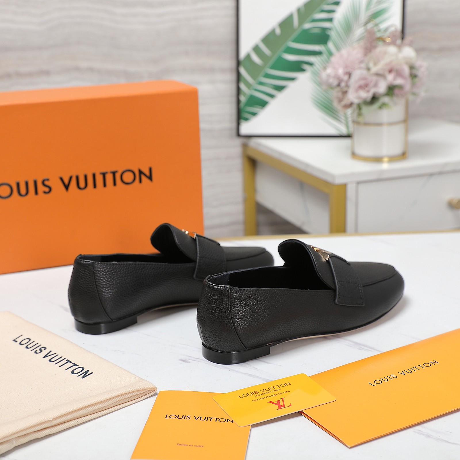 Louis Vuitton LV Capri Loafer - EUR FASHION