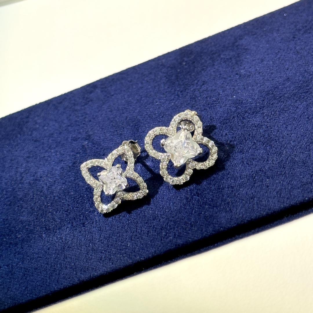 Louis Vuitton Monogram Earrings - EUR FASHION