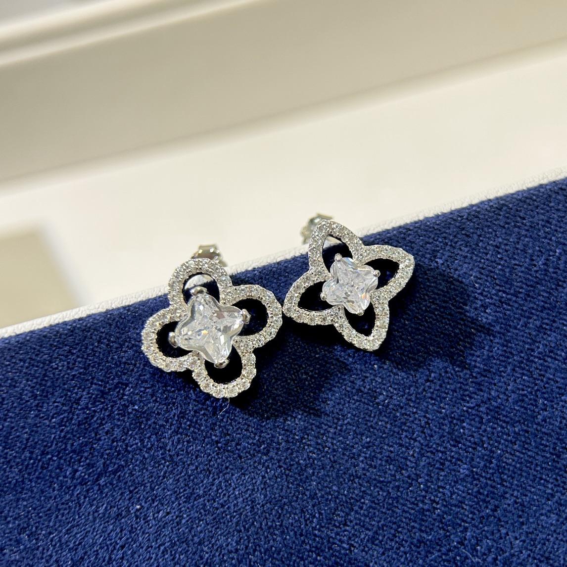 Louis Vuitton Monogram Earrings - EUR FASHION