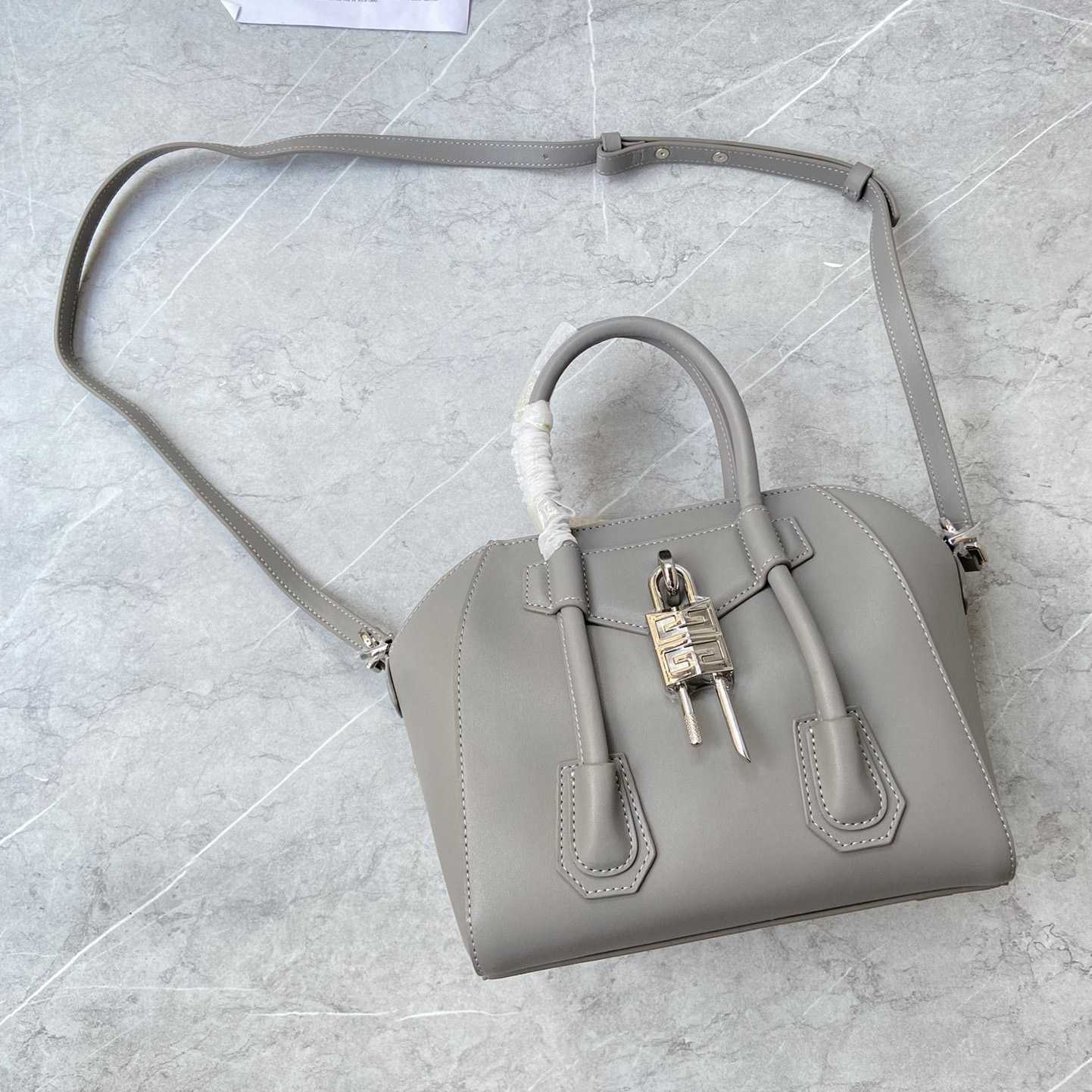 Givenchy Mini Antigona Lock Bag (23*27*13cm) - EUR FASHION