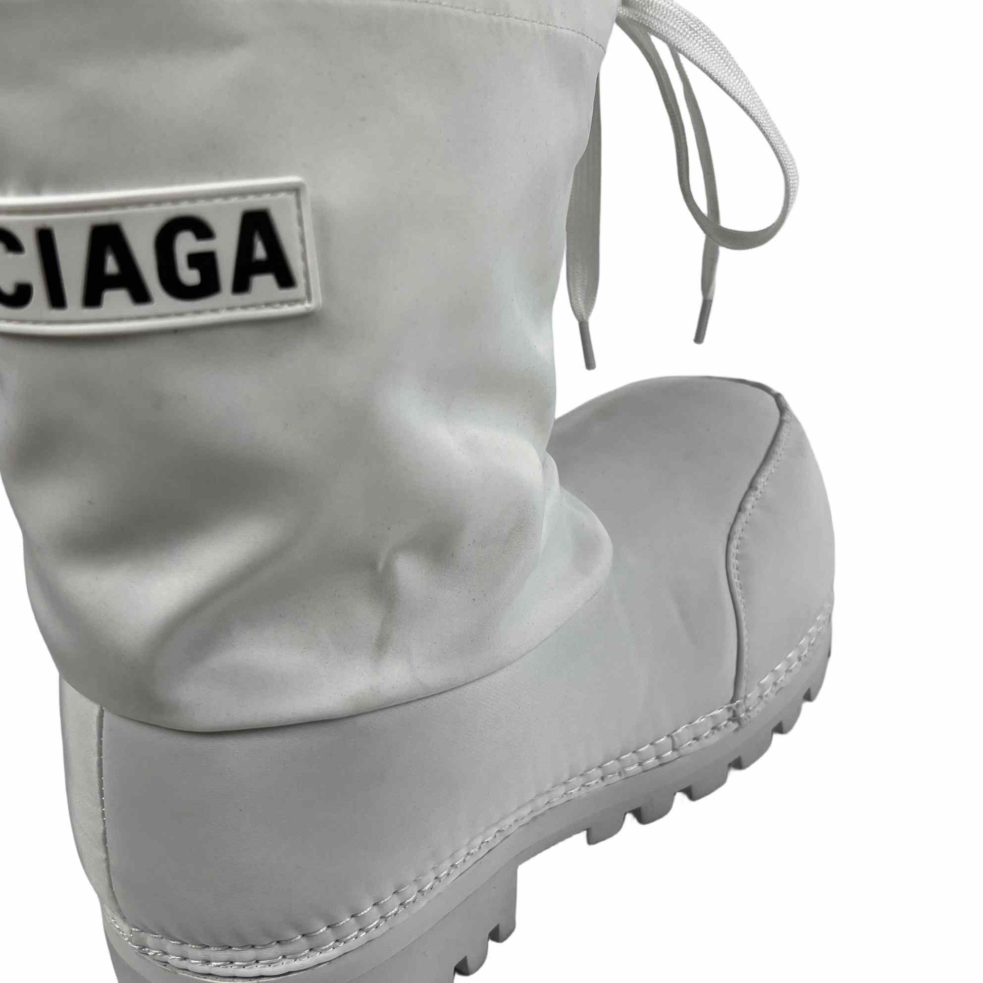 Balenciaga Alaska Low Boot In White Nylon - EUR FASHION