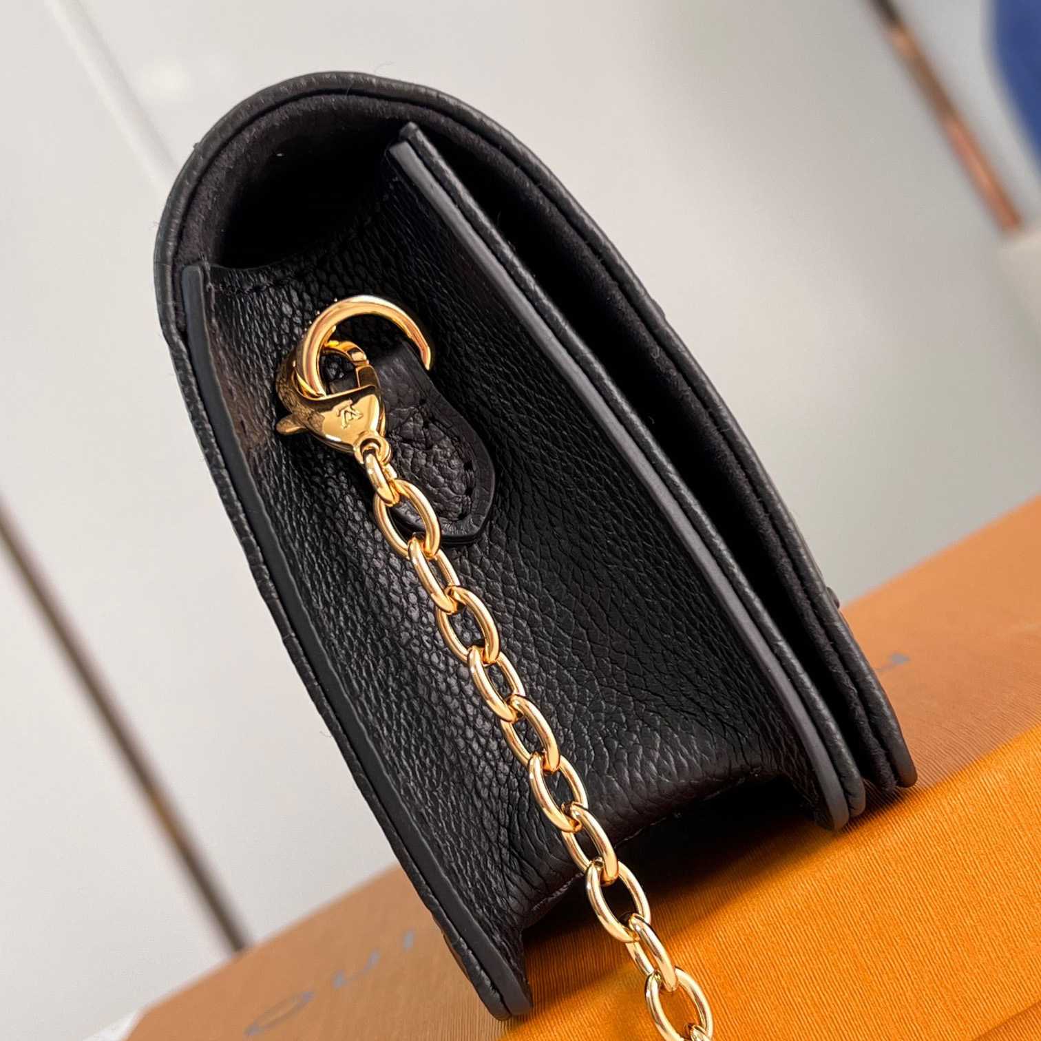 Louis Vuitton Wallet On Chain Lily    M46919 - EUR FASHION