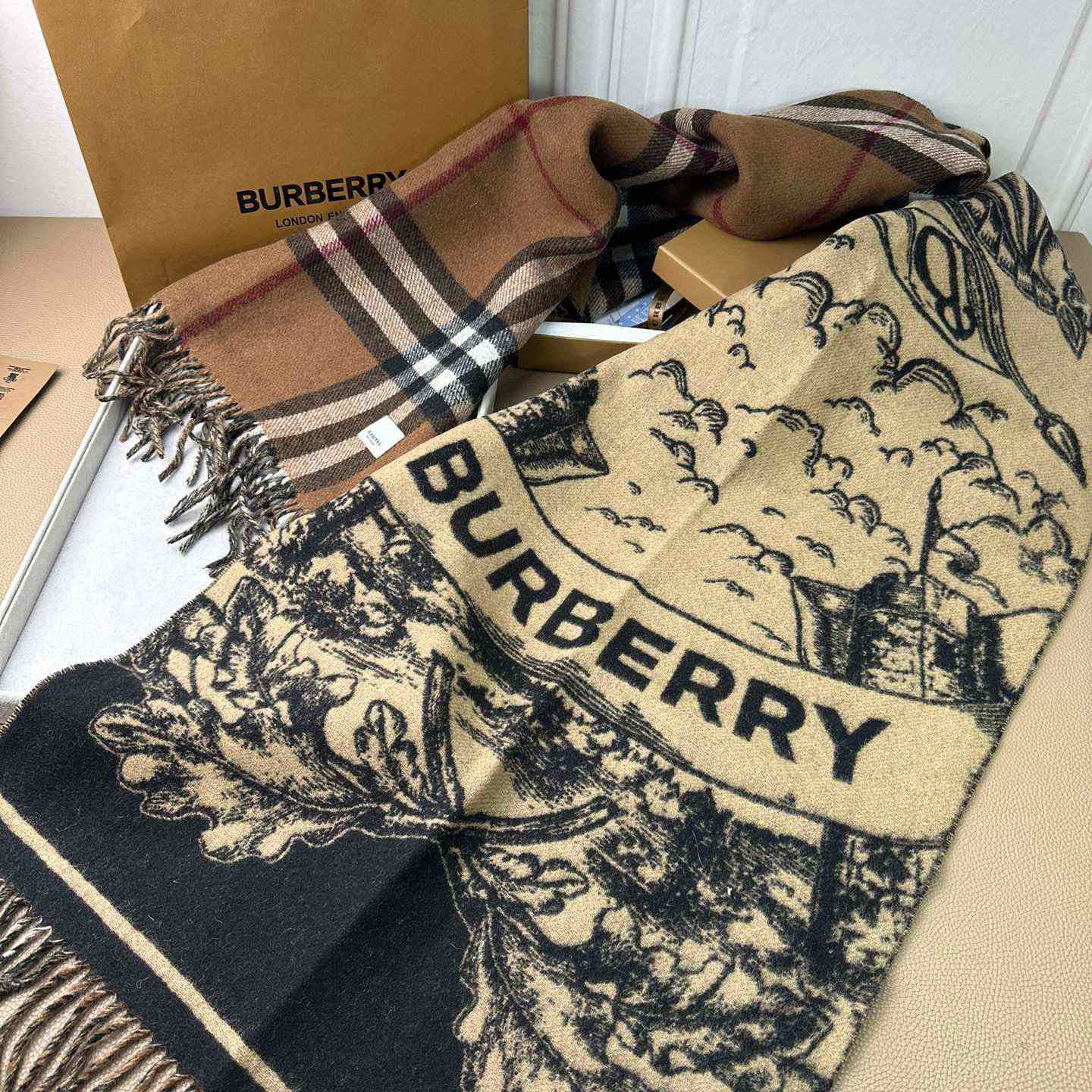 Burberry EKD Cashmere Reversible Scarf - EUR FASHION