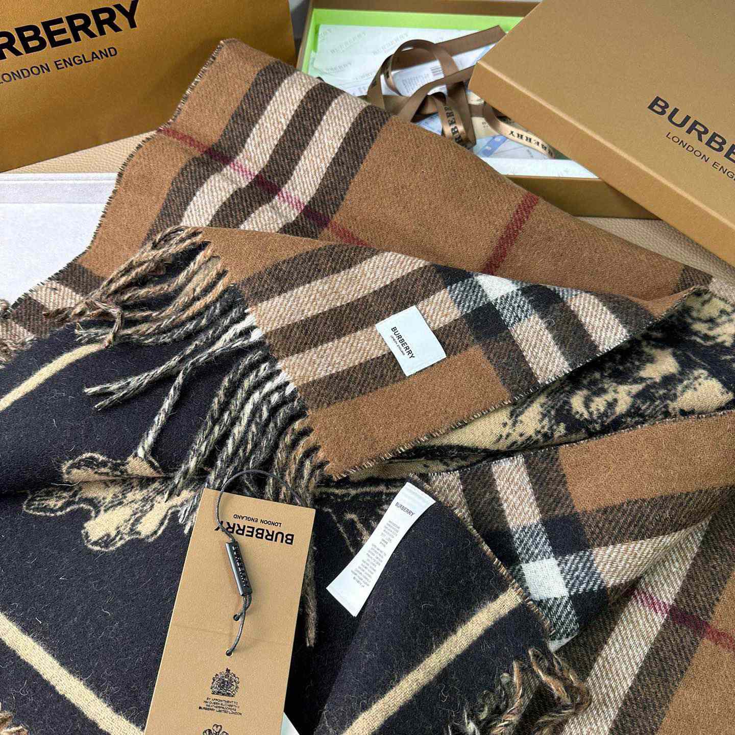 Burberry EKD Cashmere Reversible Scarf - EUR FASHION