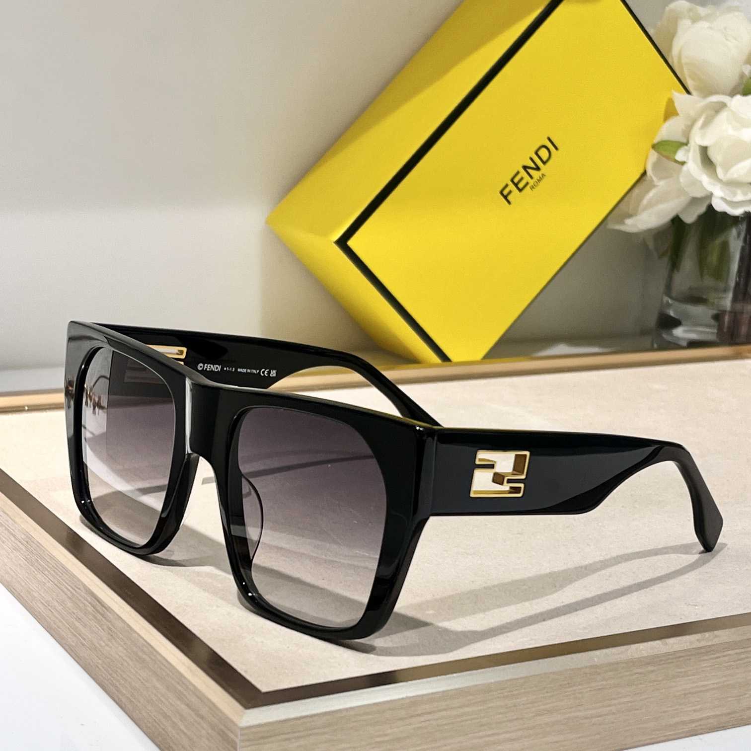 Fendi Baguette Black Acetate Sunglasses - EUR FASHION