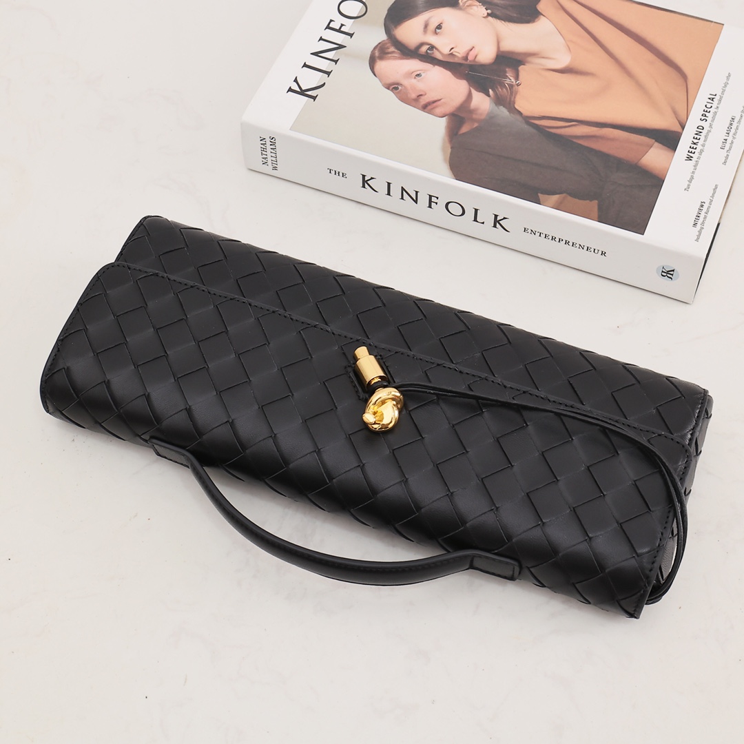 Bottega Veneta Long Clutch Andiamo With Handle - EUR FASHION