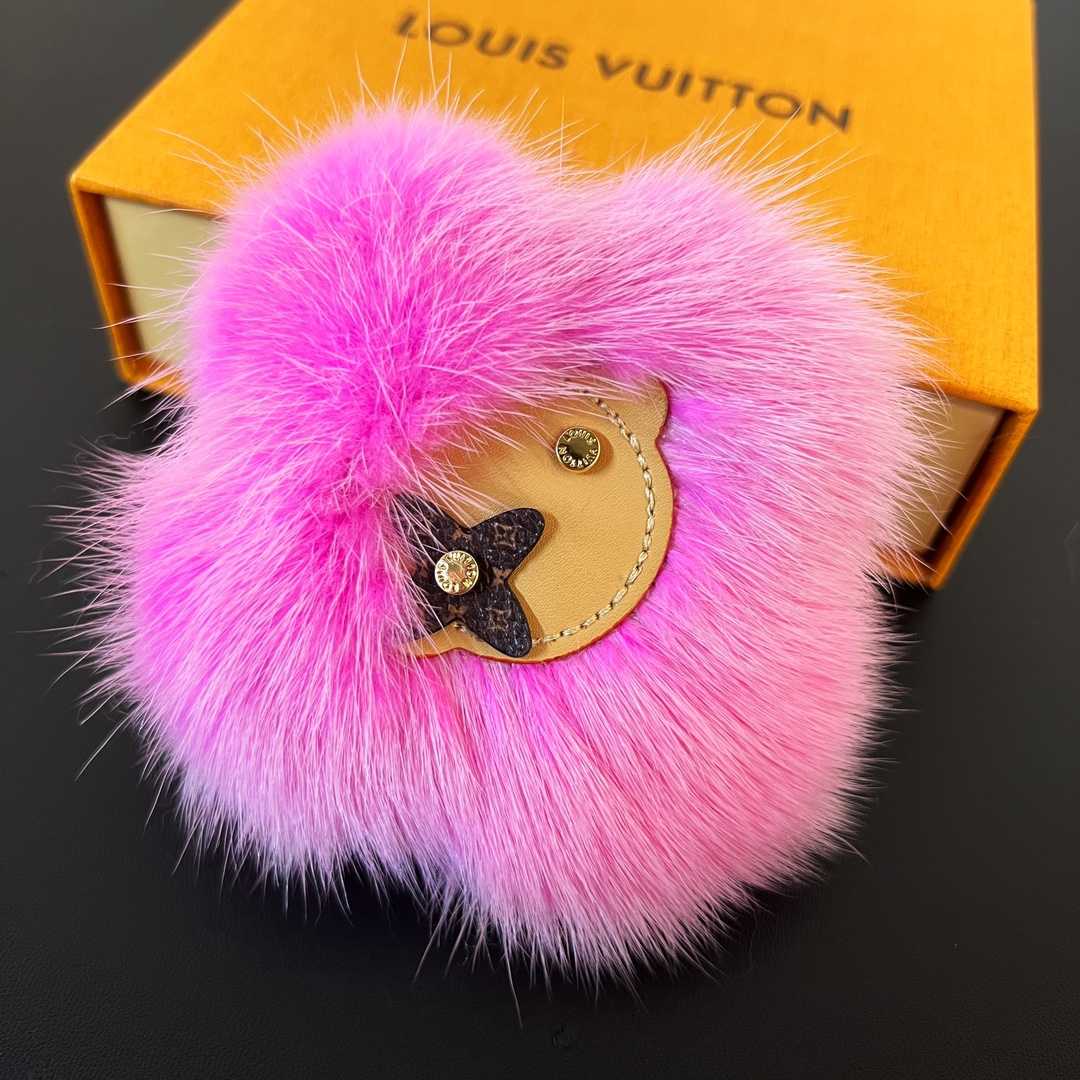 Louis Vuitto Vivienne Fur Key Holder   M01447 - EUR FASHION