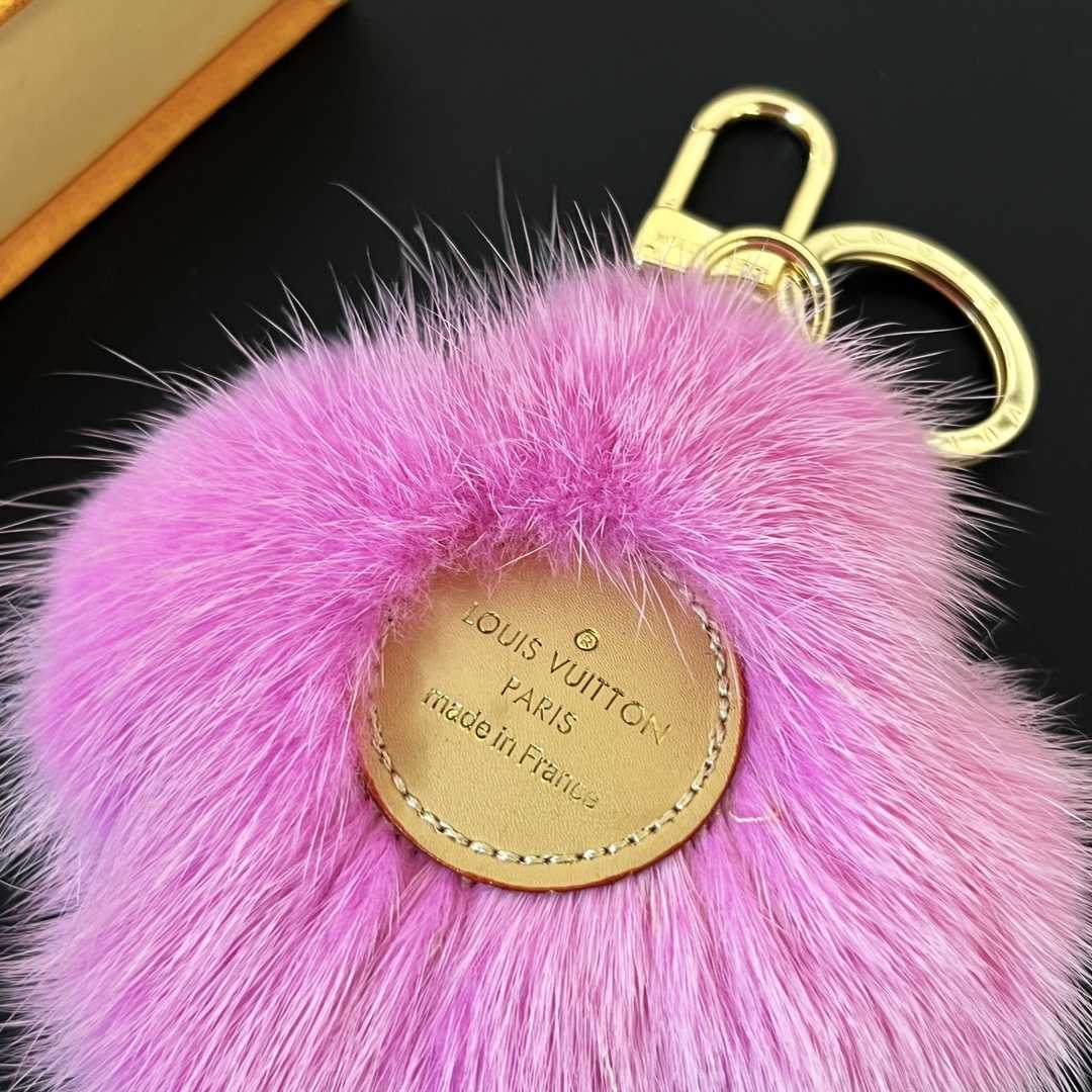 Louis Vuitto Vivienne Fur Key Holder   M01447 - EUR FASHION