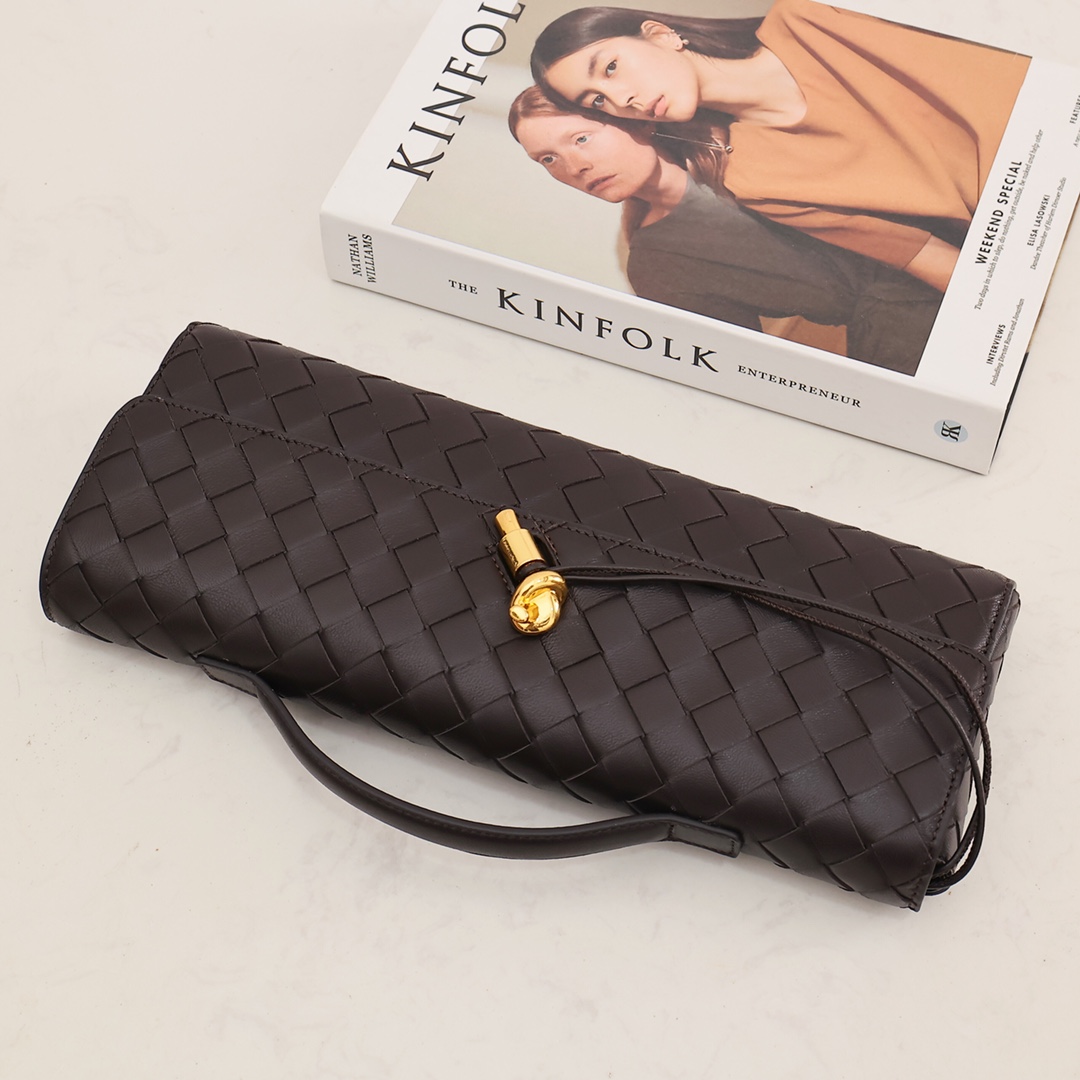 Bottega Veneta Long Clutch Andiamo With Handle - EUR FASHION