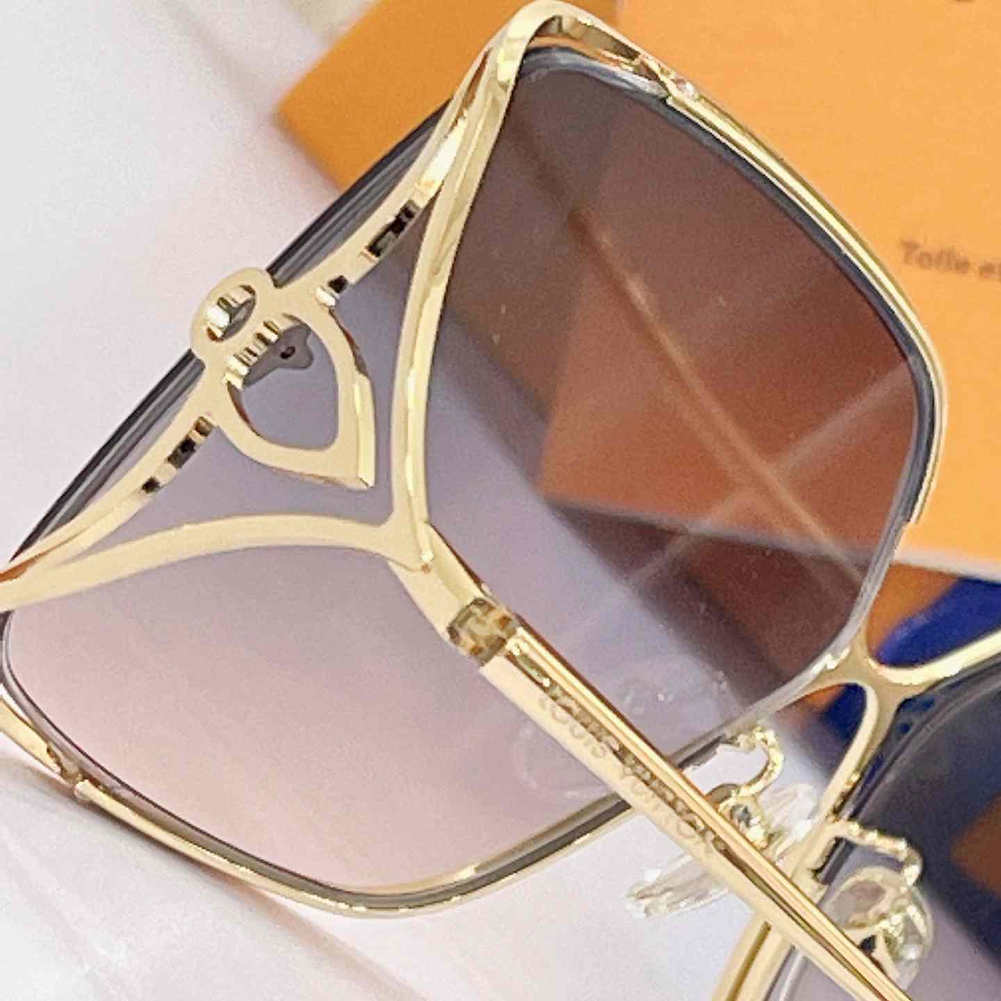 Louis Vuitton LV Petal Square Sunglasses   Z1629 - EUR FASHION