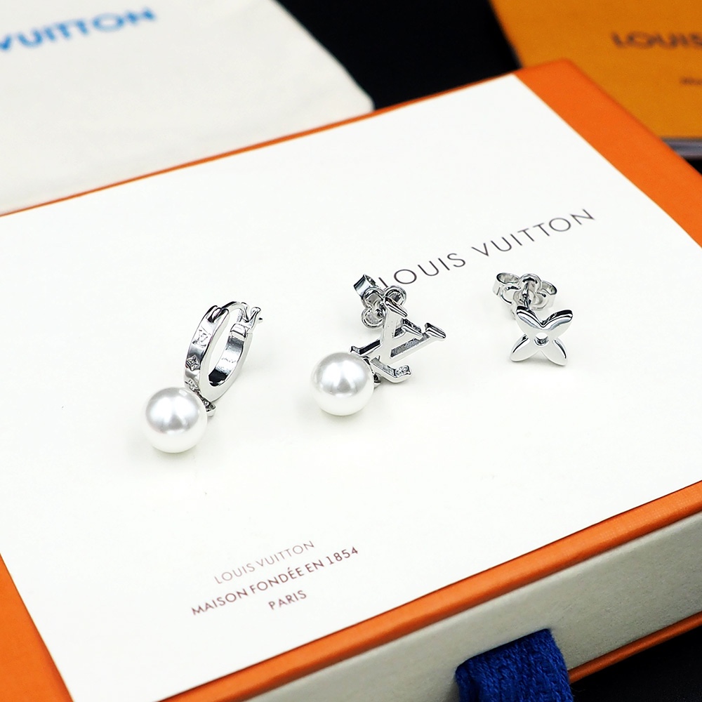 Louis Vuitton Monogram Pearls Earrings - EUR FASHION