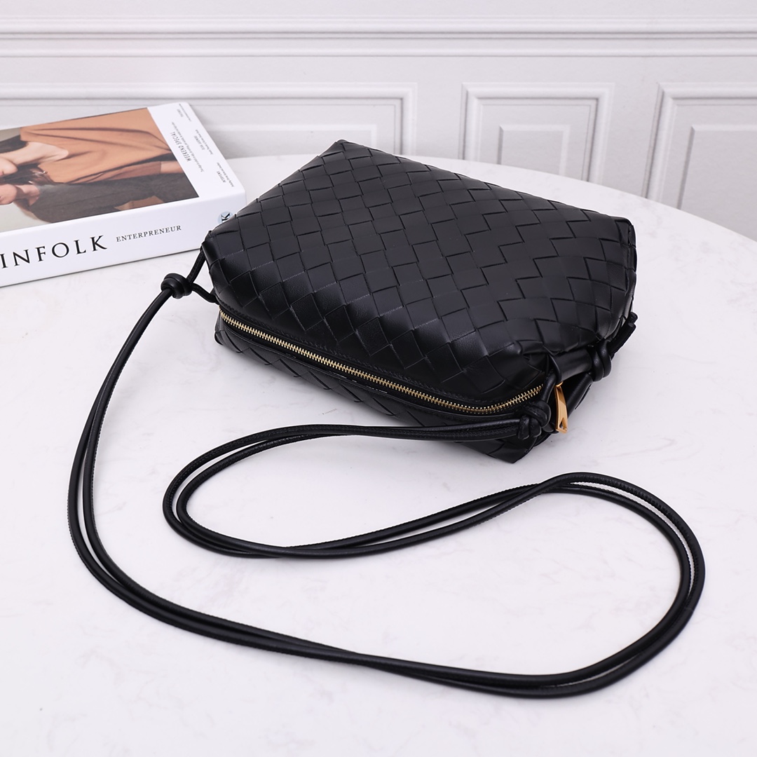 Bottega Veneta Small Loop Camera Bag - EUR FASHION