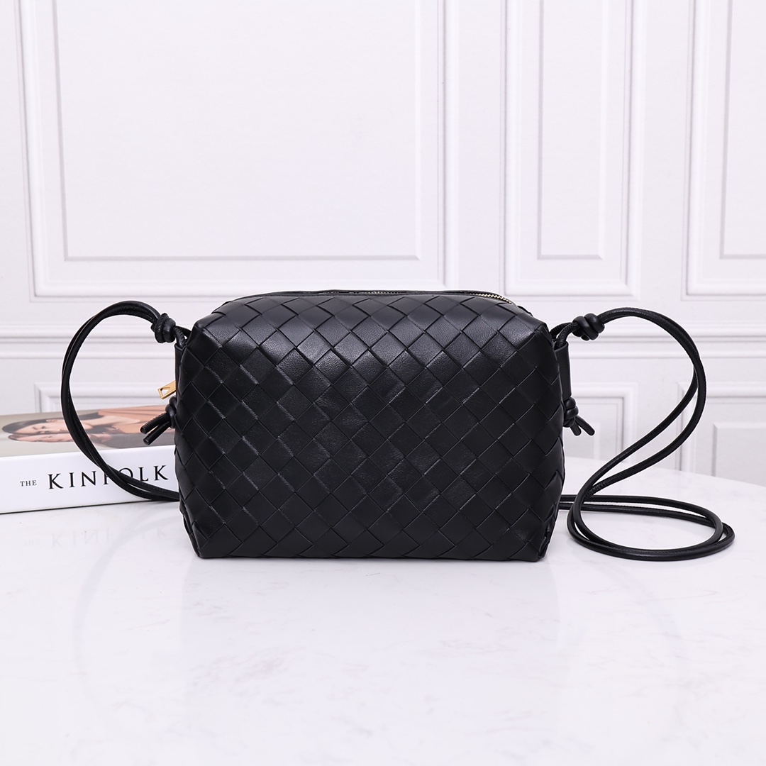 Bottega Veneta Small Loop Camera Bag - EUR FASHION