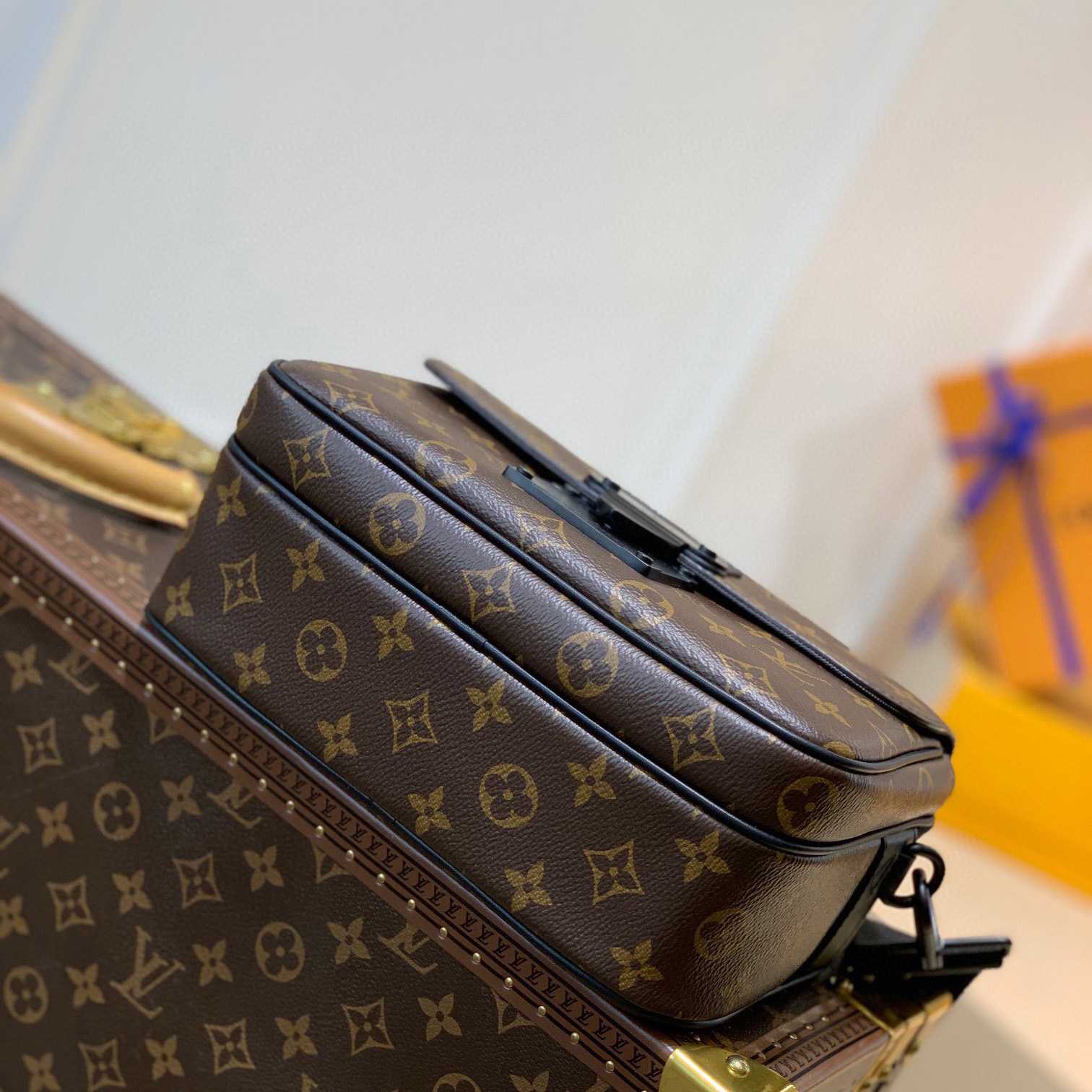 Louis Vuitton S Lock Messenger    M45806 - EUR FASHION