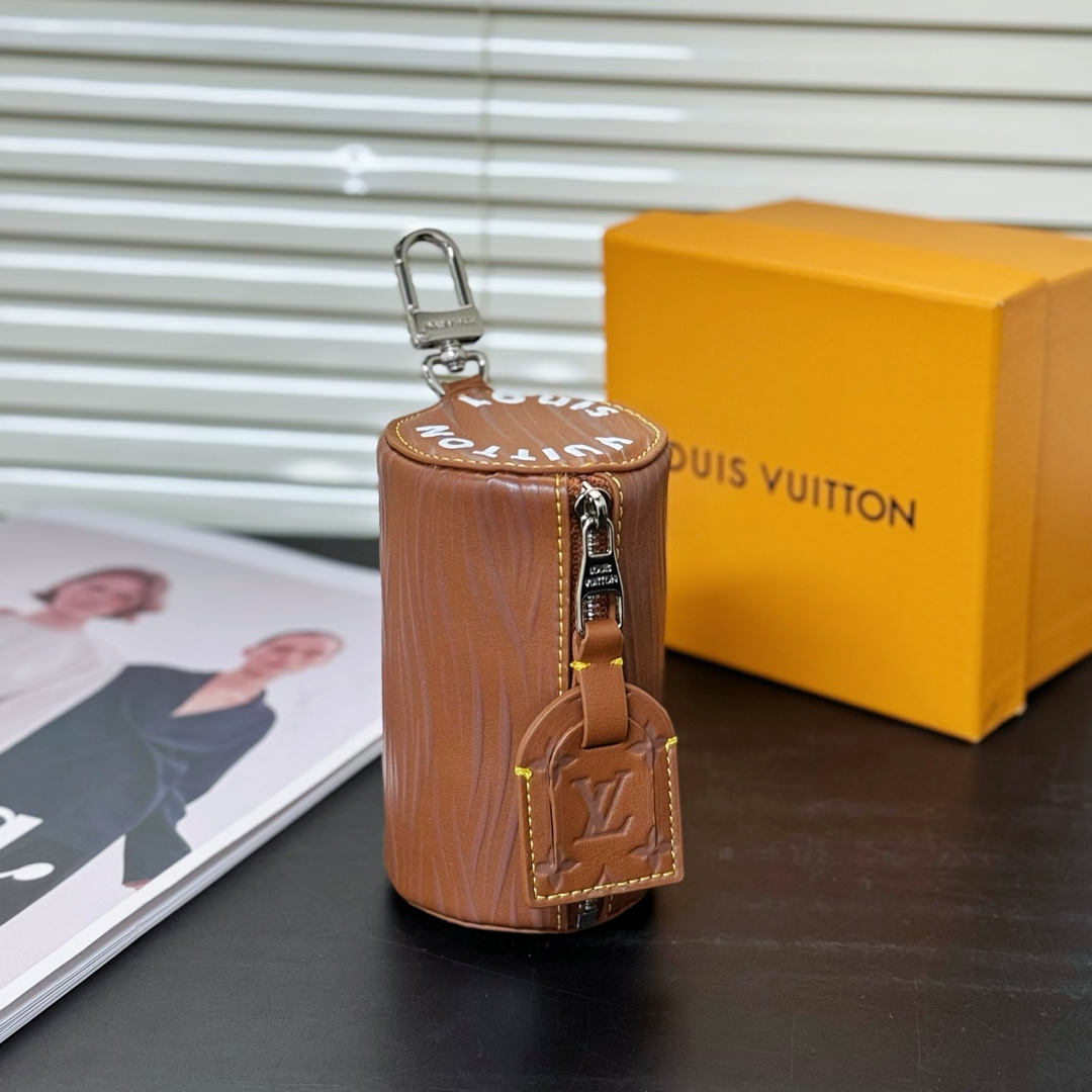 Louis Vuitton Soft Polochon Pouch Key Holder And Bag Charm      M01401 - EUR FASHION