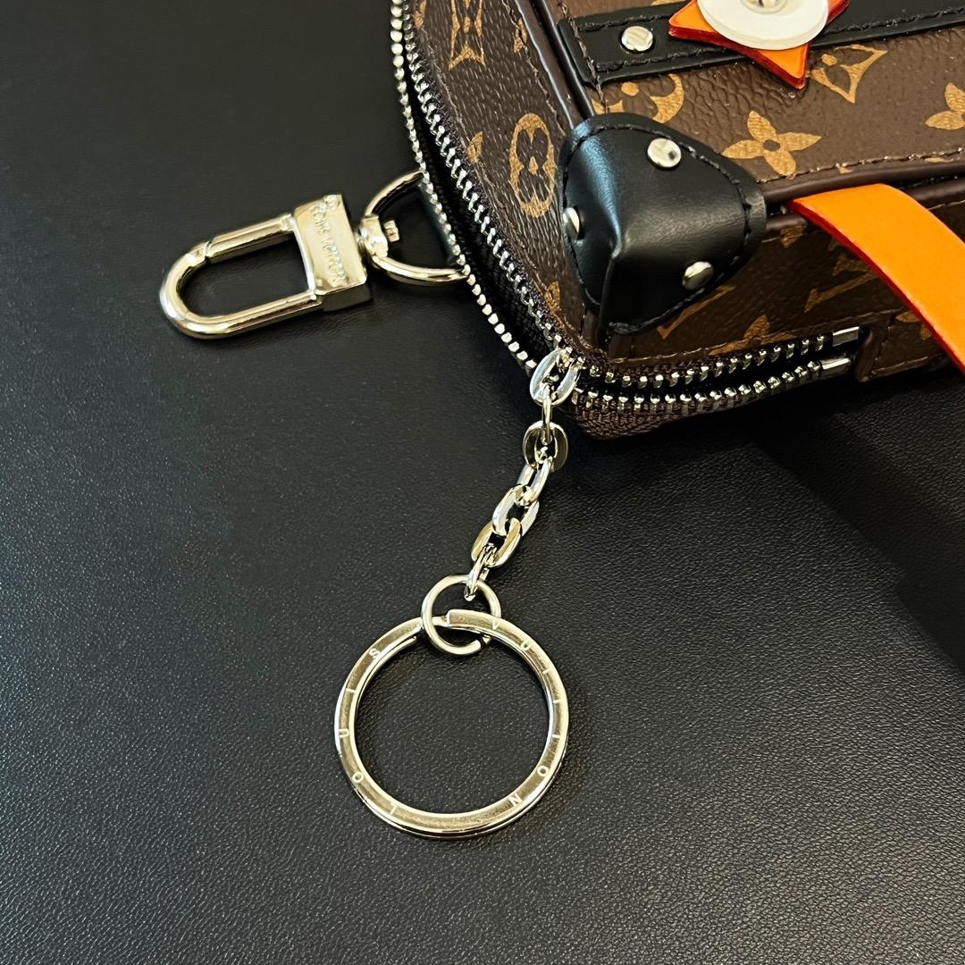 Louis Vuitton Mister Trunk Key Holder and Bag Charm   M01201 - EUR FASHION