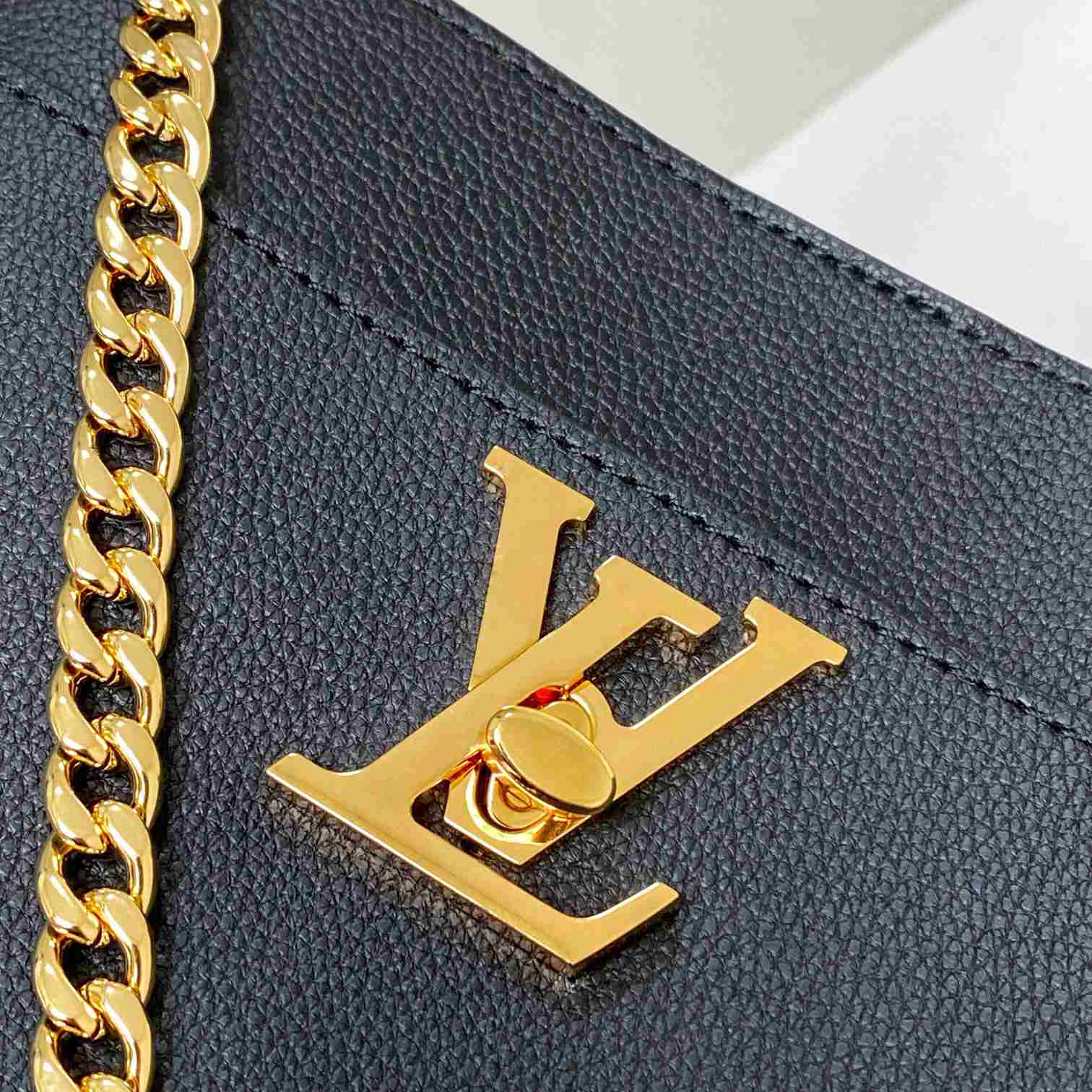 Louis Vuitton Lock and Walk    M24006 - EUR FASHION