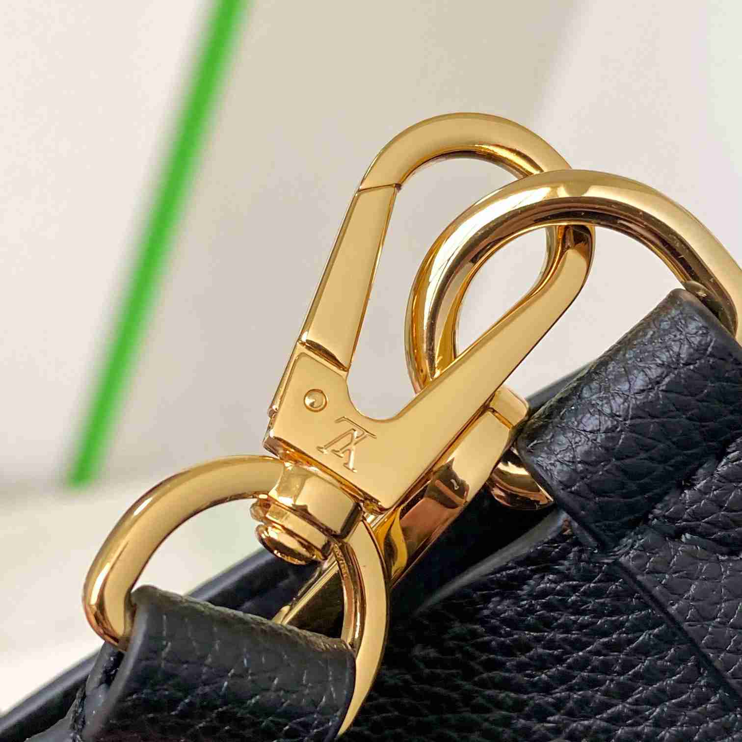 Louis Vuitton Lock and Walk    M24006 - EUR FASHION