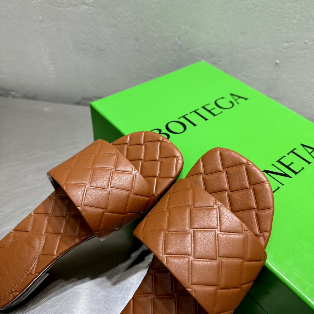 Bottega Veneta Amy Flat Mule - EUR FASHION