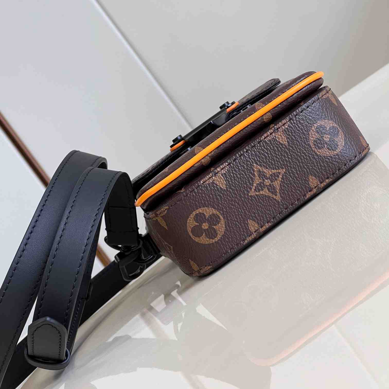 Louis Vuitton S-Lock Vertical Wearable Wallet    M82535 - EUR FASHION