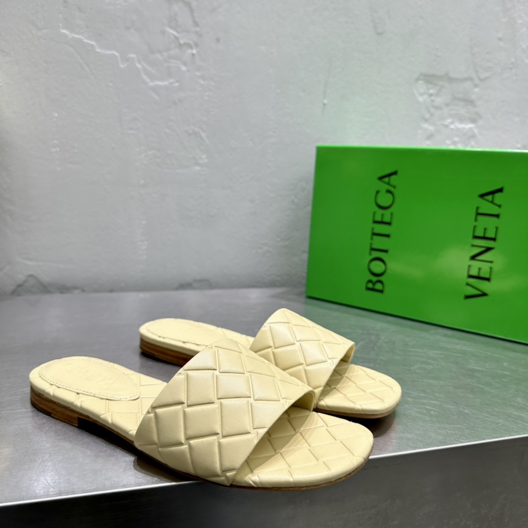 Bottega Veneta Amy Flat Mule - EUR FASHION