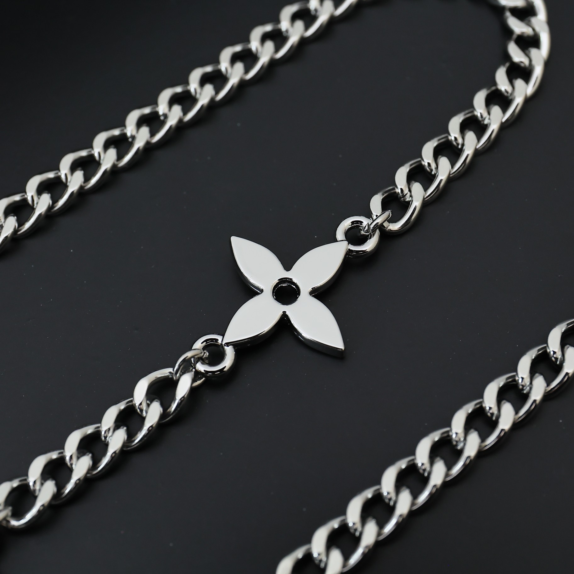 Louis Vuitton MNG Row Necklace   M01490 - EUR FASHION