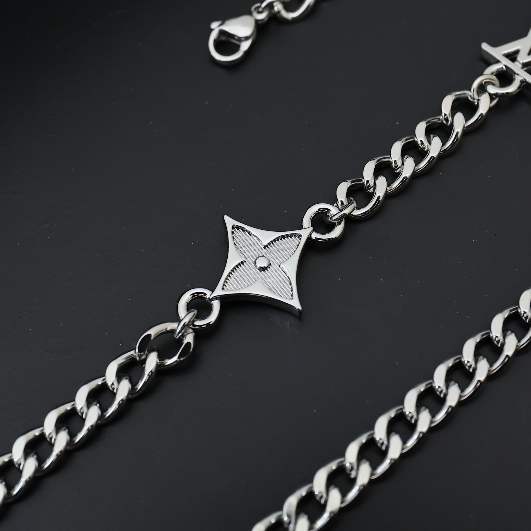 Louis Vuitton MNG Row Necklace   M01490 - EUR FASHION