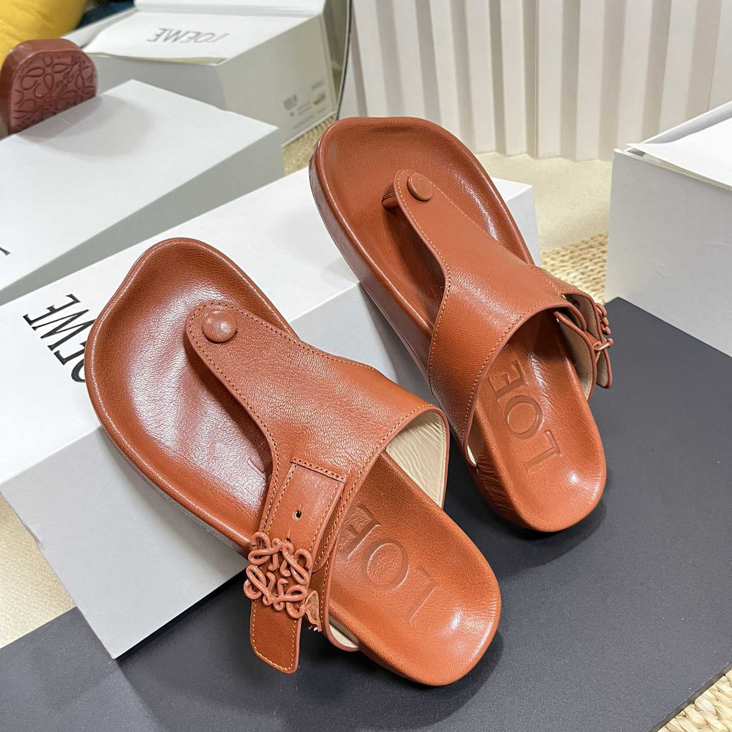 Loewe Anagram Ease Sandal In Kidskin - EUR FASHION